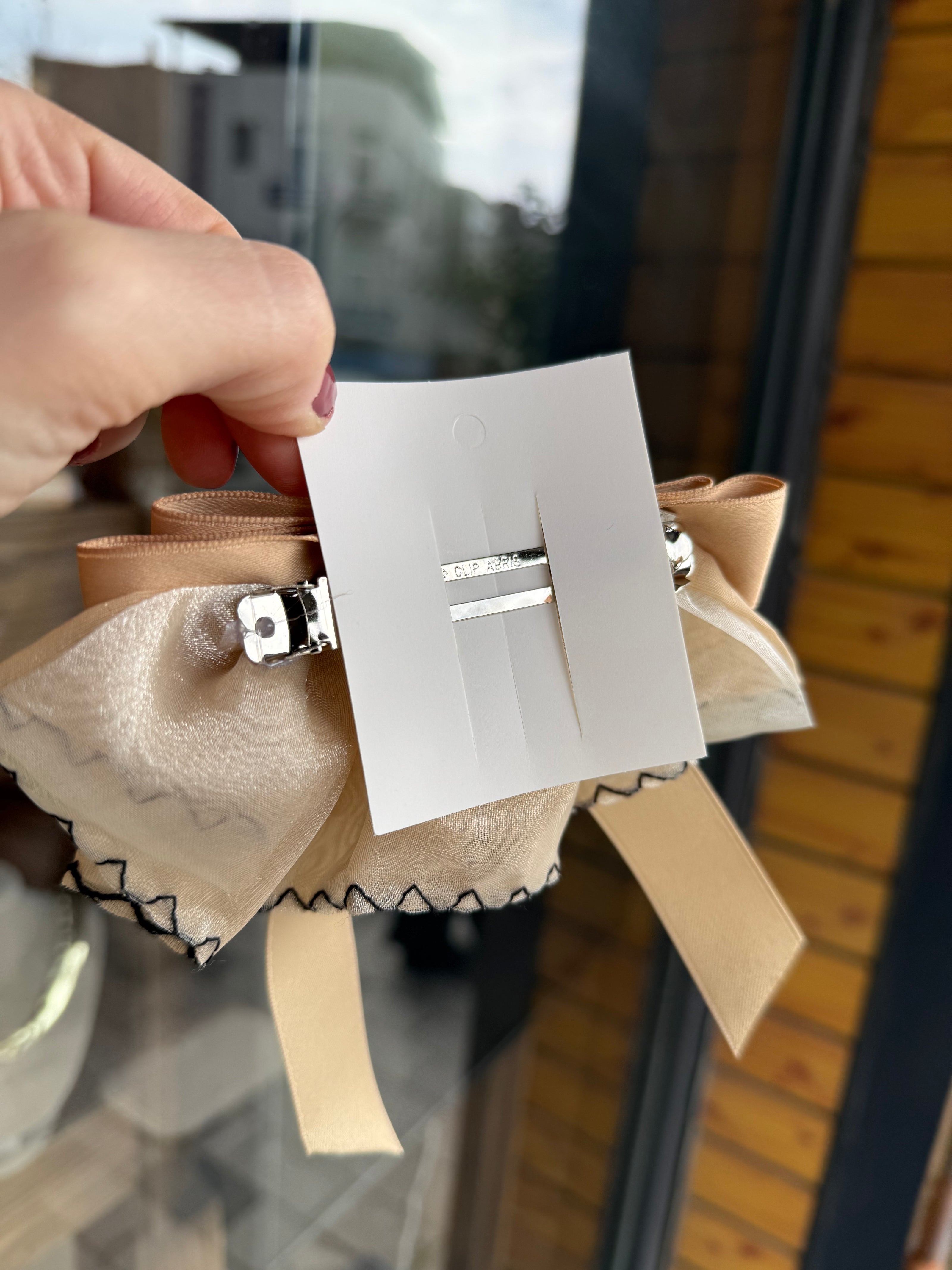 Katlı Tül Modelli Fiyonk Otomatik Toka Latte