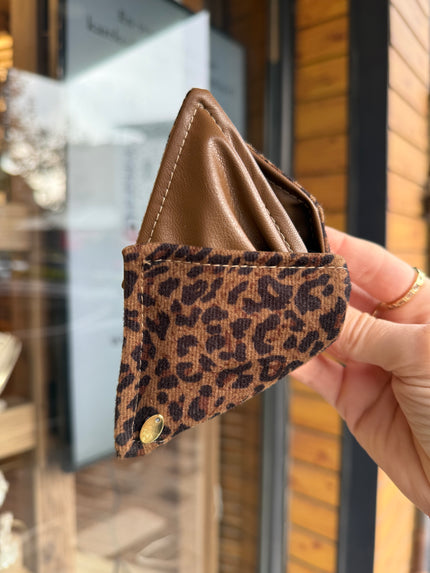 Yarısı Suni Deri Leopar Desenli Süet Kaplama Mandal Toka