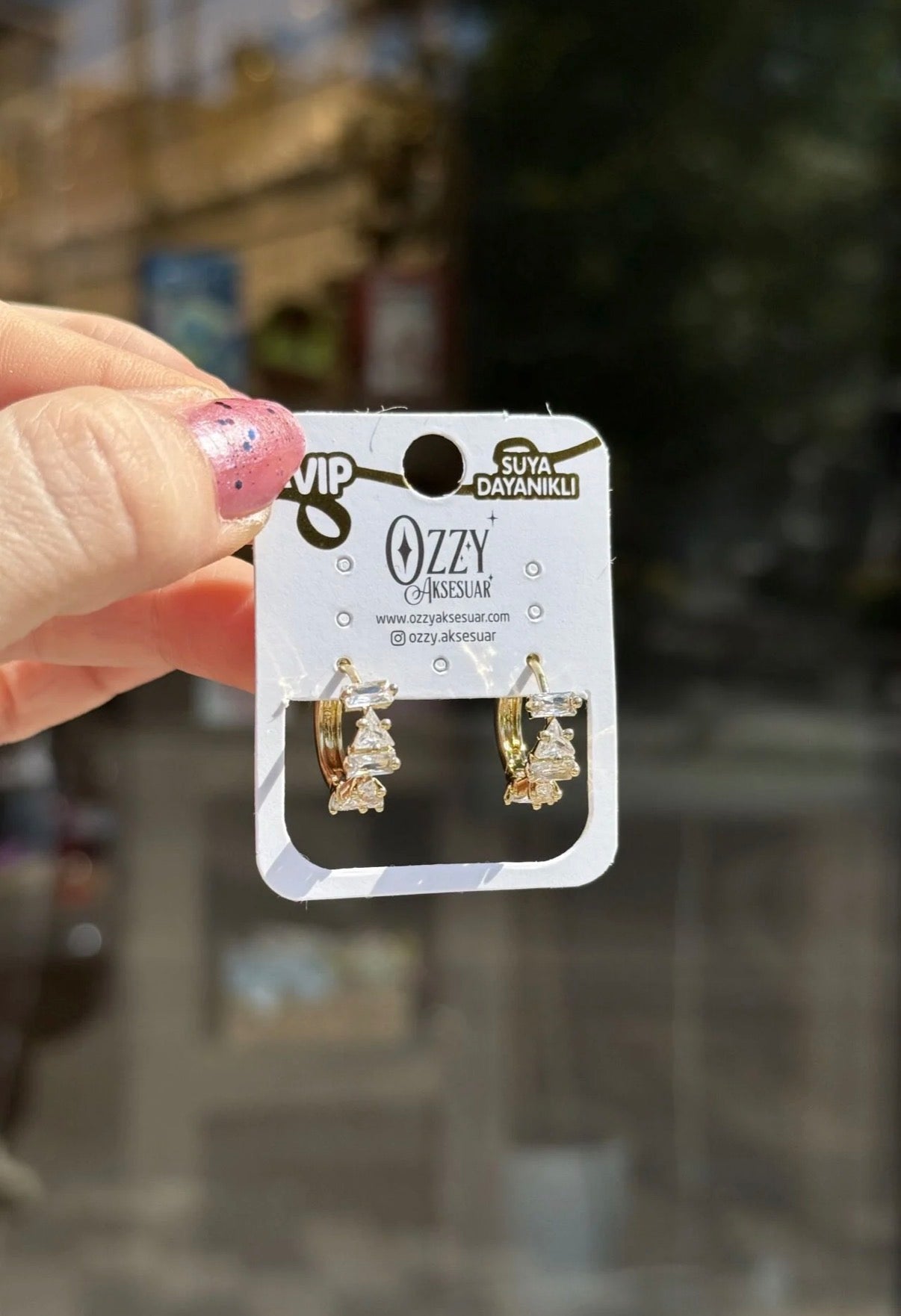 VIP Asimetrik Sıra Taş İşlemeli Halka Küpe 14K