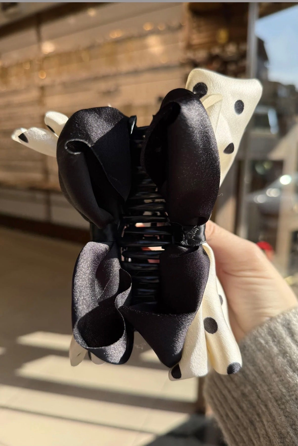 Puantiyeli Fiyonk Model Mandal Toka Siyah Beyaz