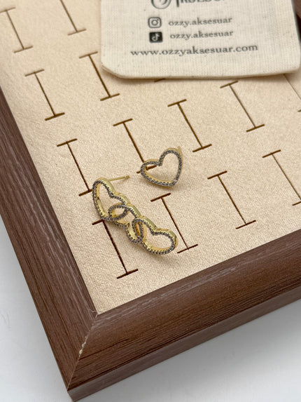 Gömme Taş İşlemeli Kalpli Küpe