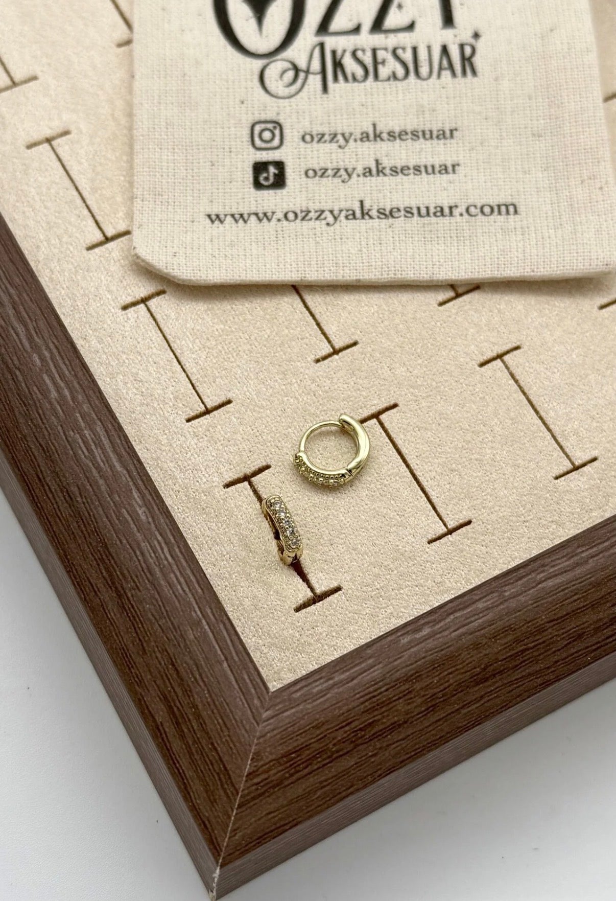 VIP Önü Sıra 5 Taşlı Minik Halka Küpe 14K