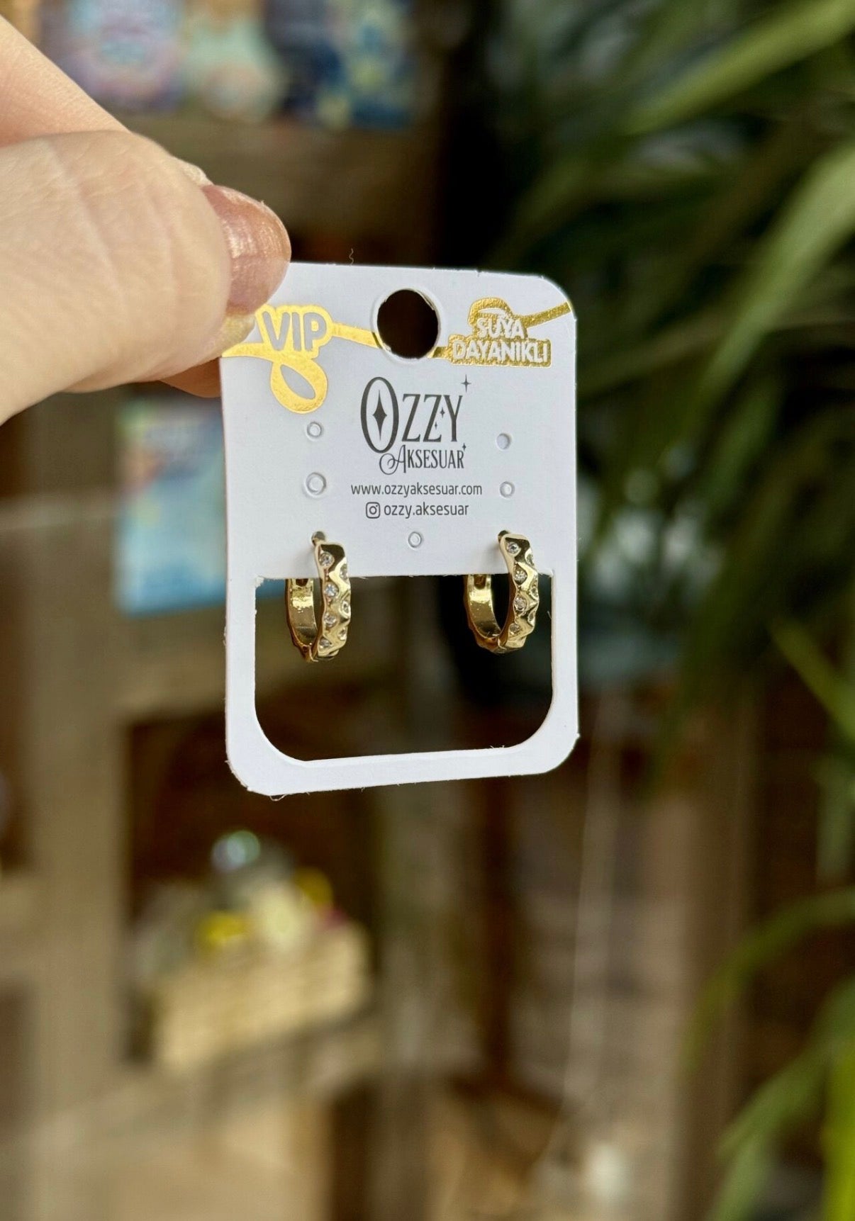 VIP Sıra Gömme Taşlı Zigzag Model Halka Küpe 14K