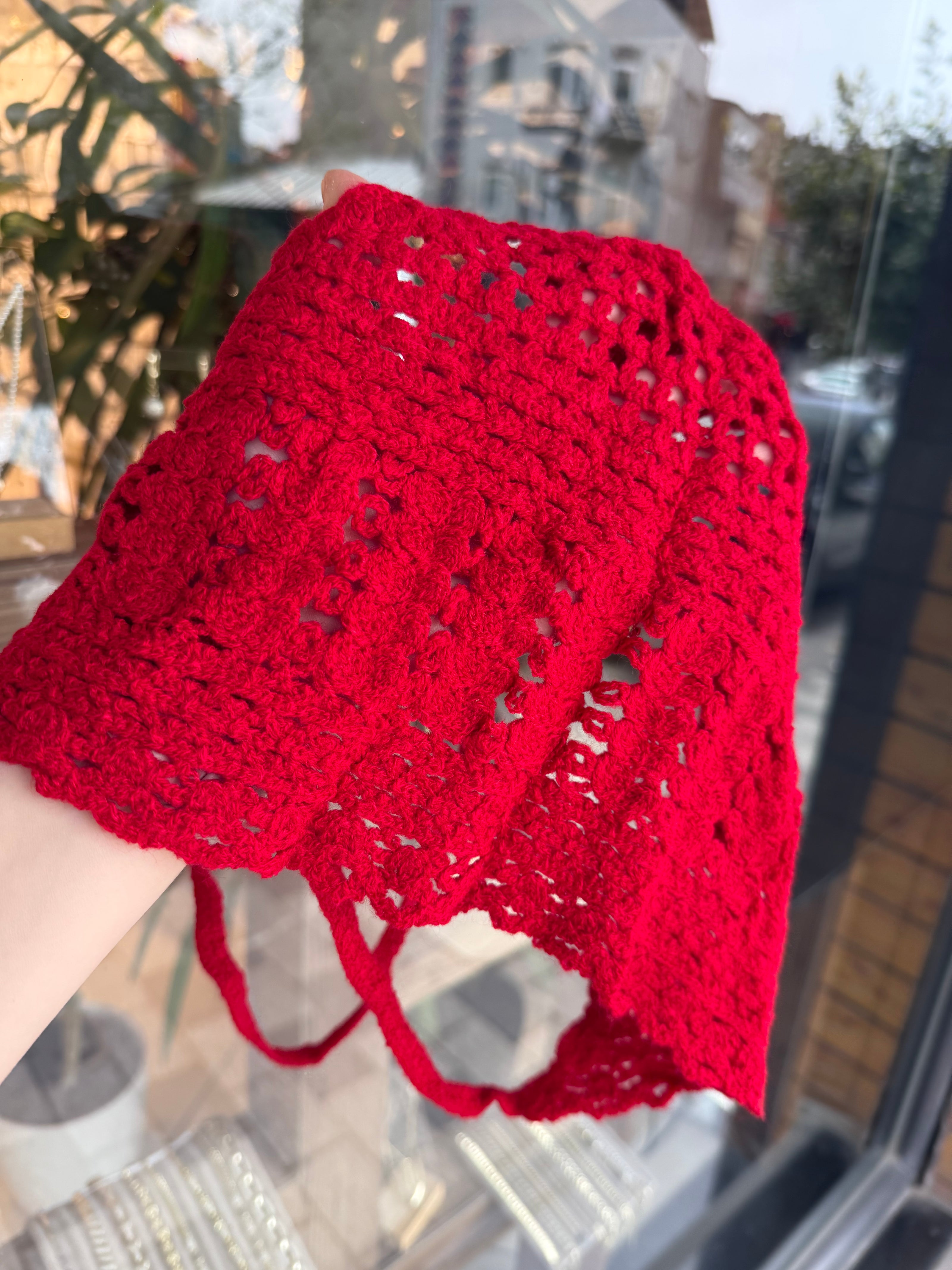 Düz Renk Örgü Üçgen Bandana Toka Kırmızı Renk
