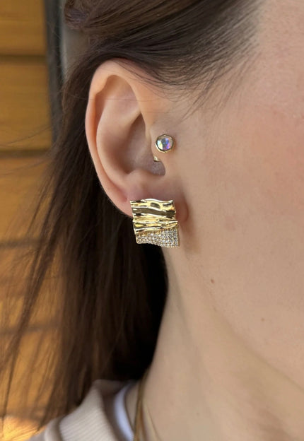 VIP Gömme Taş İşleme Kıvrımlı Küpe 14K