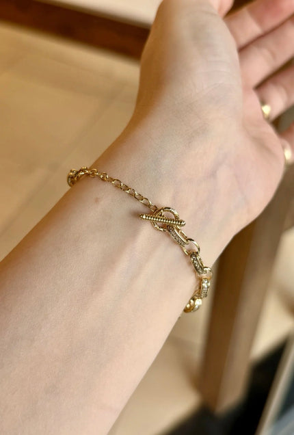 VIP Kemeri Sıra Gömme Taşlı Oval Halka Zincir Bileklik 18 cm