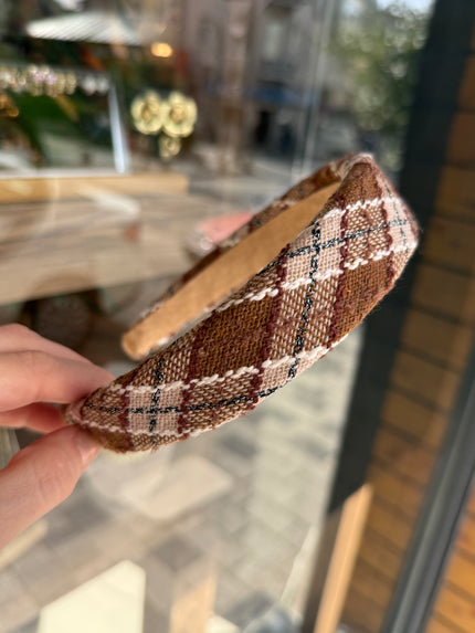 Vintage Dolgulu Tüvit Ekose Taç Toka Açık Kahve