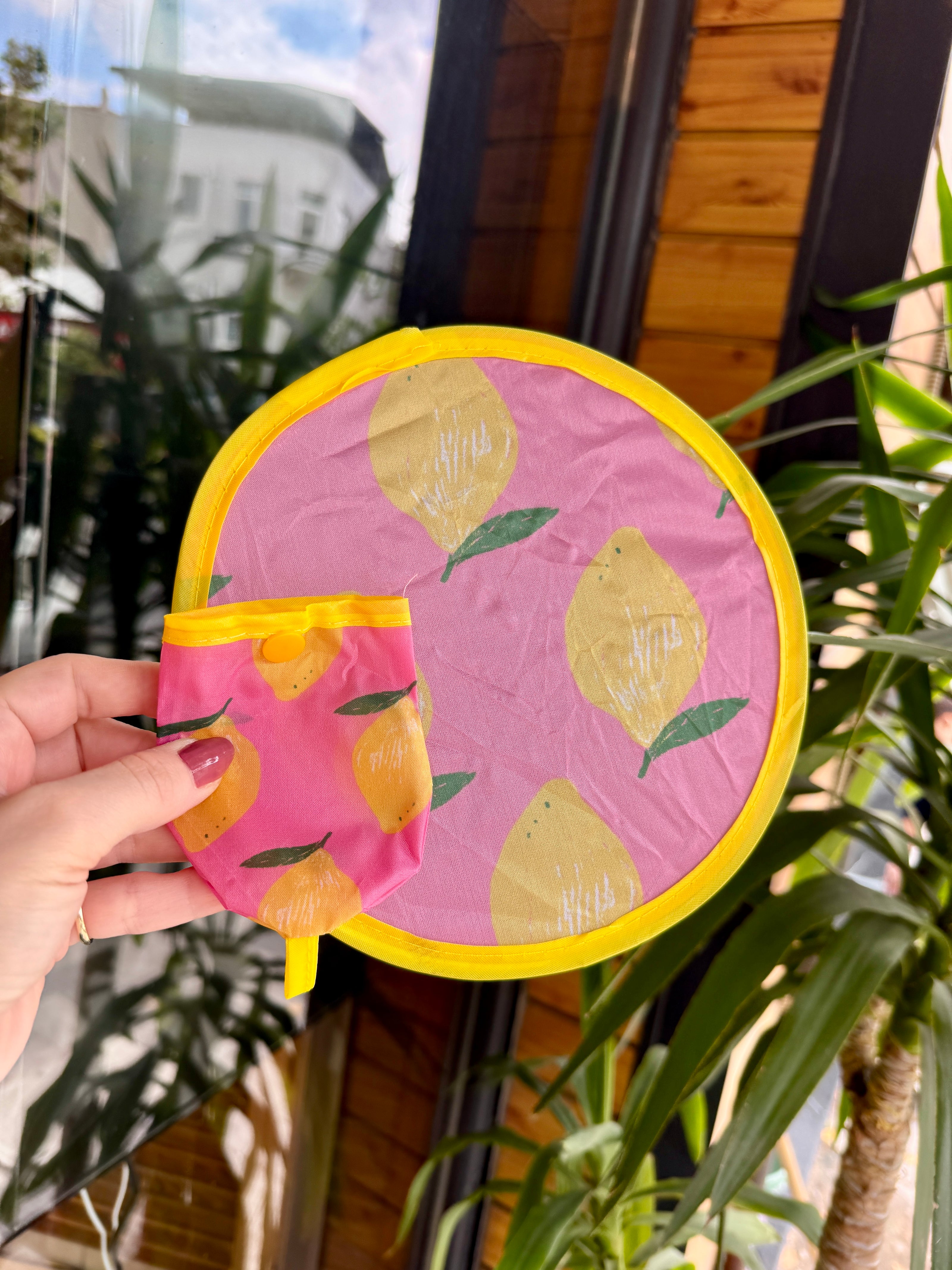 Çıtçıtlı Çantalı Katlanabilir Yuvarlak Yelpaze 20 cm Limon Desenli