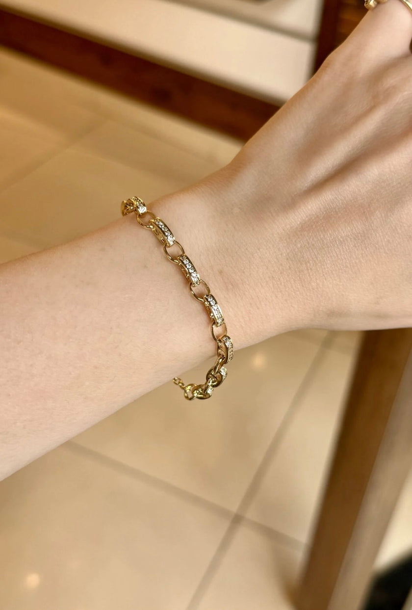 VIP Kemeri Sıra Gömme Taşlı Oval Halka Zincir Bileklik 18 cm