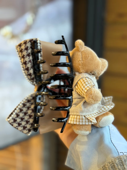 Fiyonk Detay Etekli Ayıcık Mandal Toka