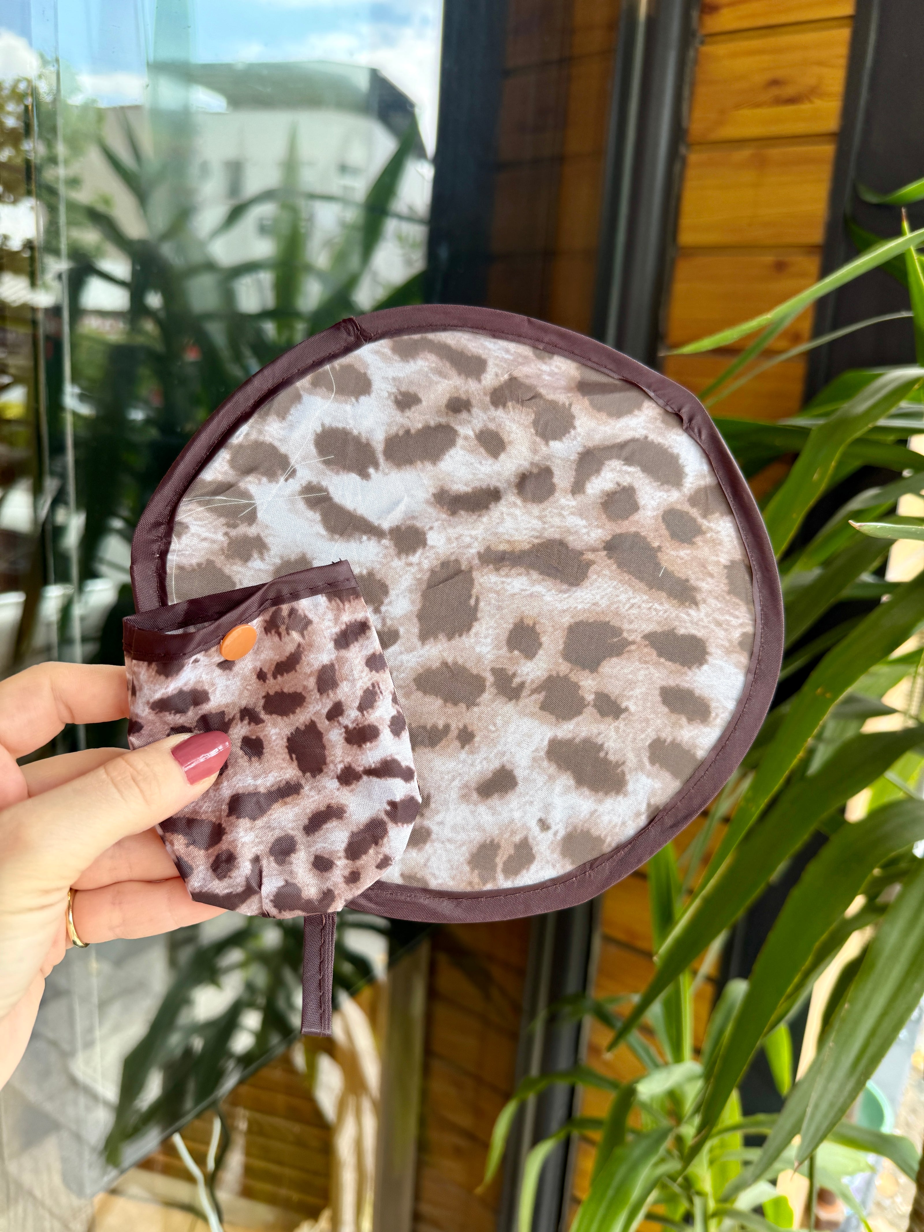 Çıtçıtlı Çantalı Katlanabilir Yuvarlak Yelpaze 20 cm Leopar Desenli