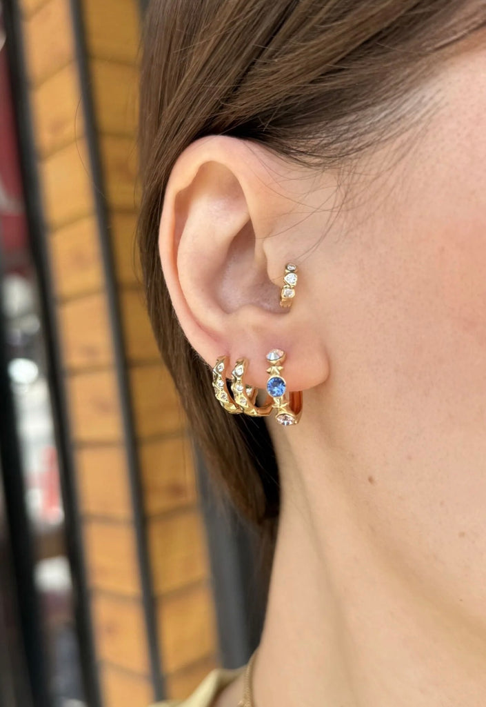 VIP Sıra Gömme Taşlı Zigzag Model Halka Küpe 14K