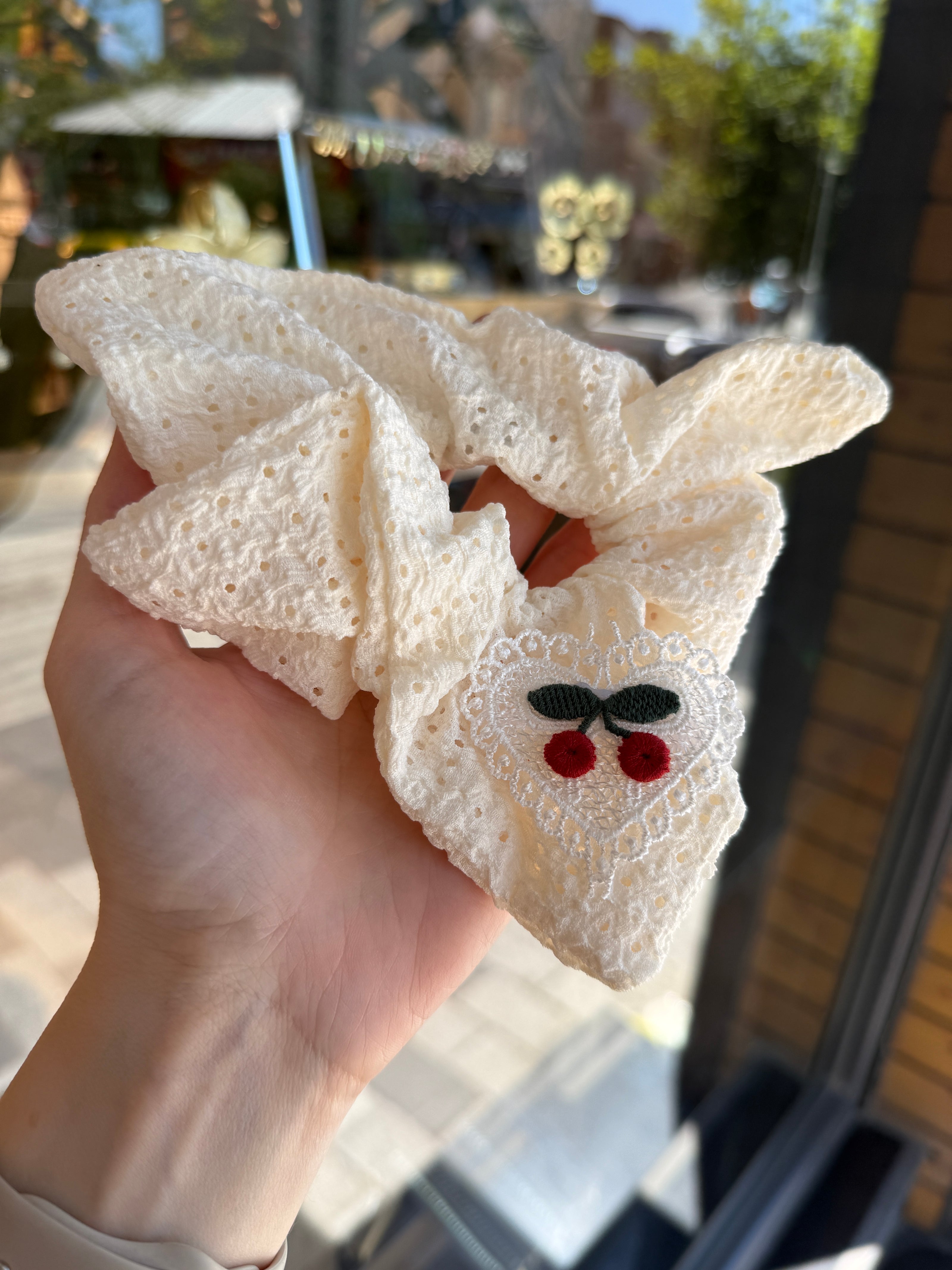 Fisto Kumaş Kirazlı Güpür Detaylı Kare Simit Toka
