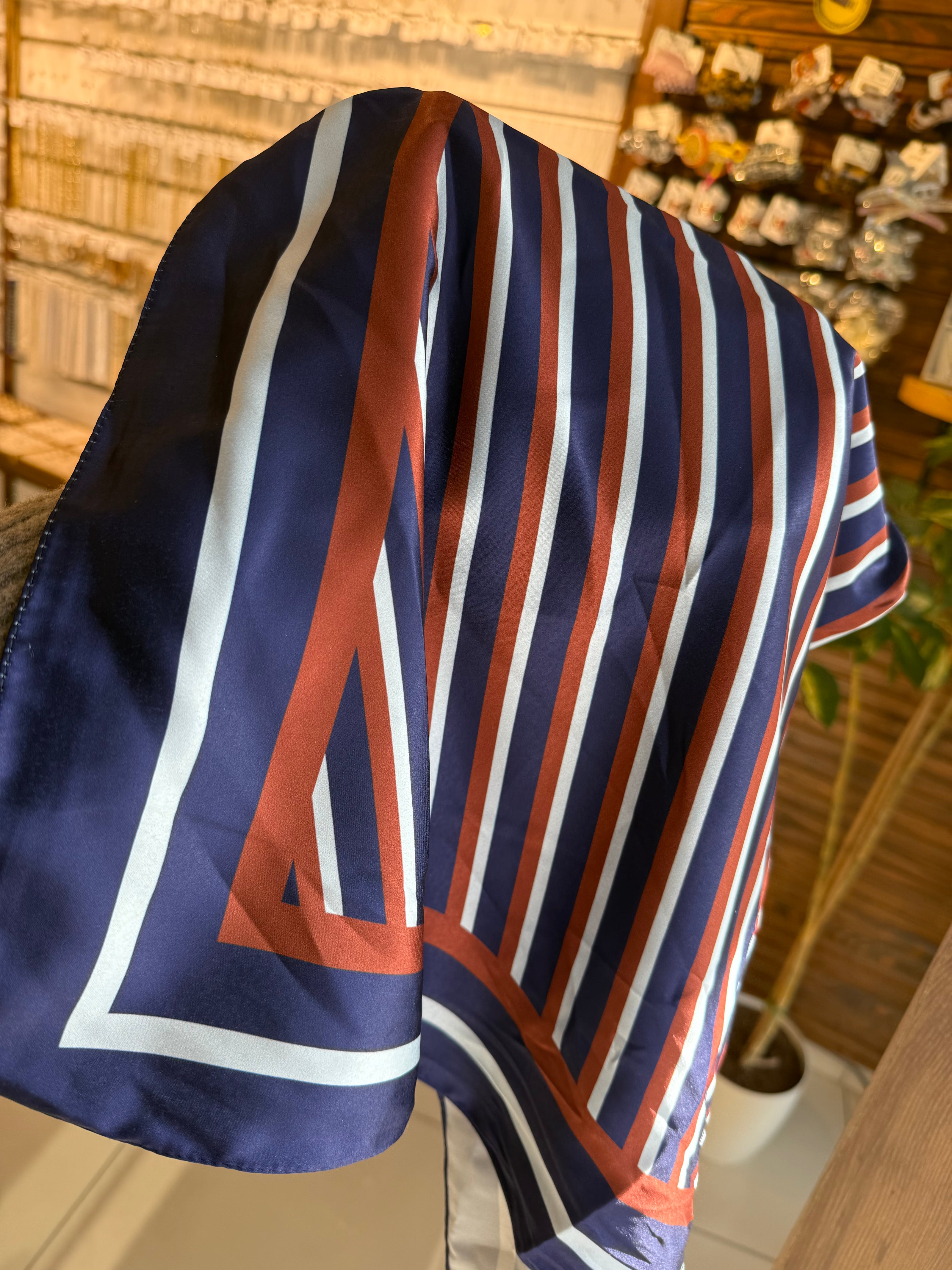 Büyük Boy Kare Fular Toka Şerit Desenli 70 x 70 cm