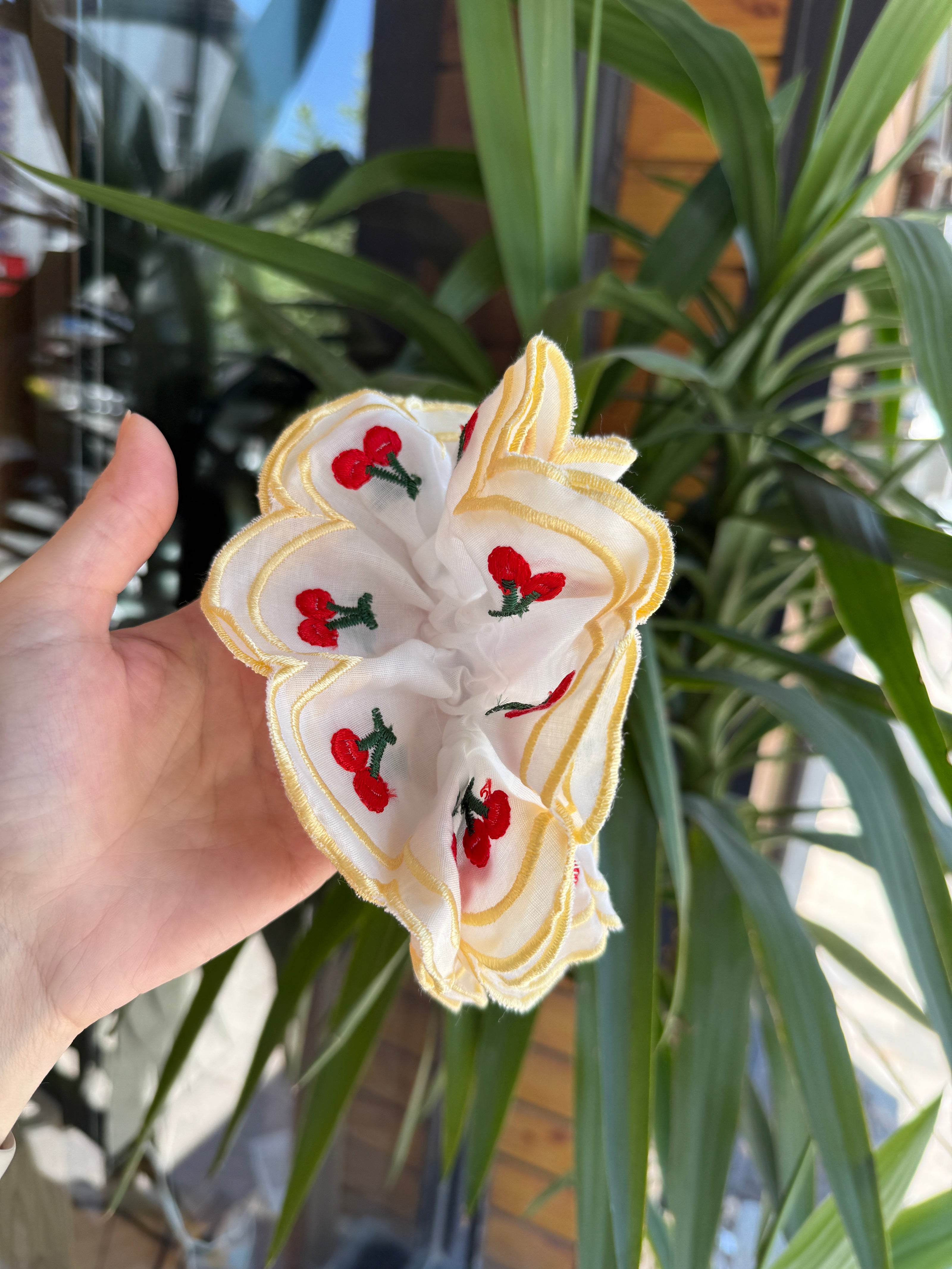 Kiraz İşlemeli Katlı Simit Toka