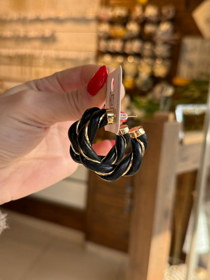 Suni Deri Sarmal Model Yarım Halka Küpe Siyah