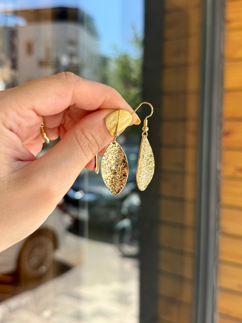 Ezme Detaylı Yaprak Model Kanca Küpe