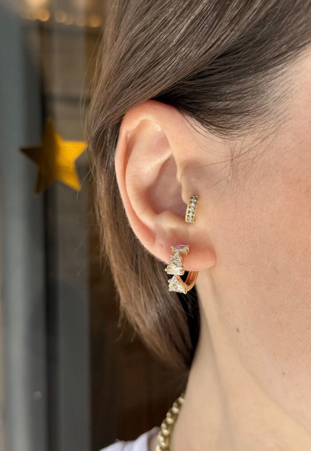 VIP Asimetrik Sıra Taş İşlemeli Halka Küpe 14K