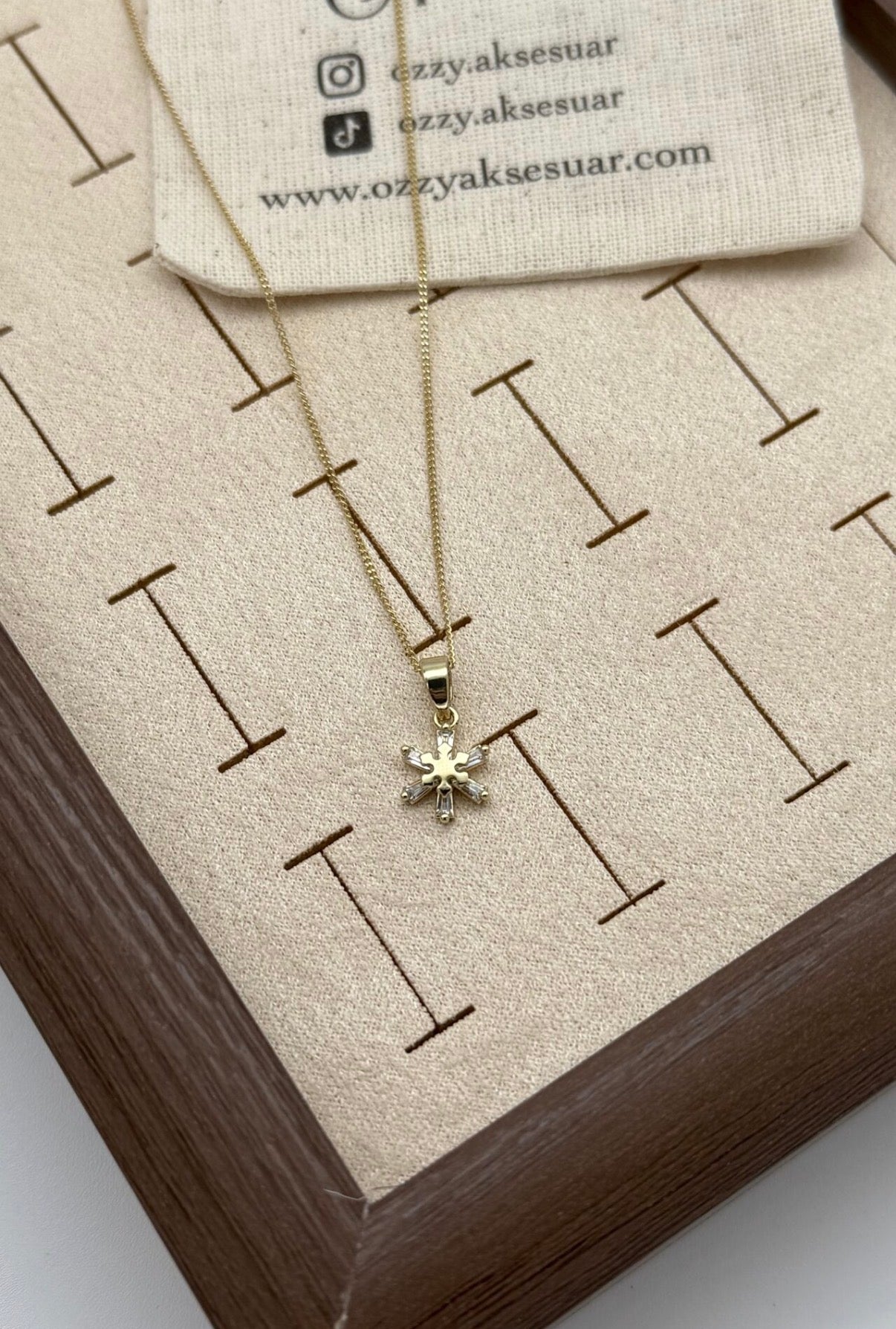 VIP Seri Gömme Taşlı Kar Tanesi Kolye 45 cm 22K