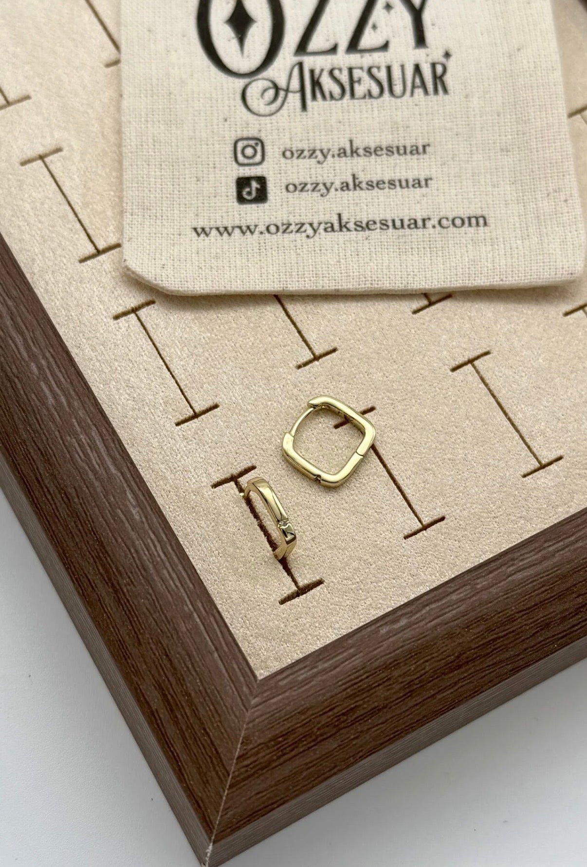 VIP Önü Tek Taşlı Kare Halka Küpe 14K