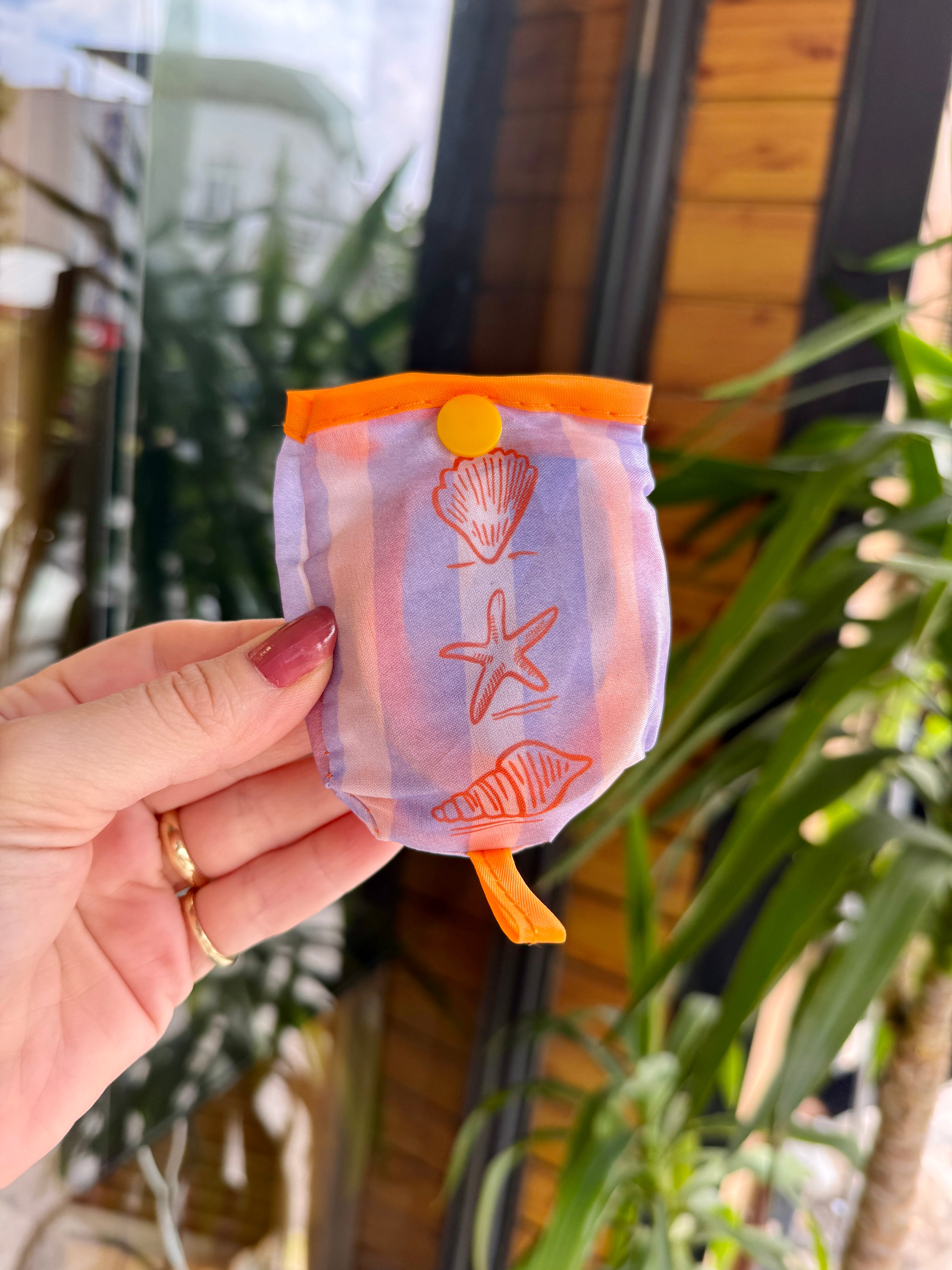 Çıtçıtlı Çantalı Katlanabilir Yuvarlak Yelpaze 20 cm Şeritli İstiridye Desenli