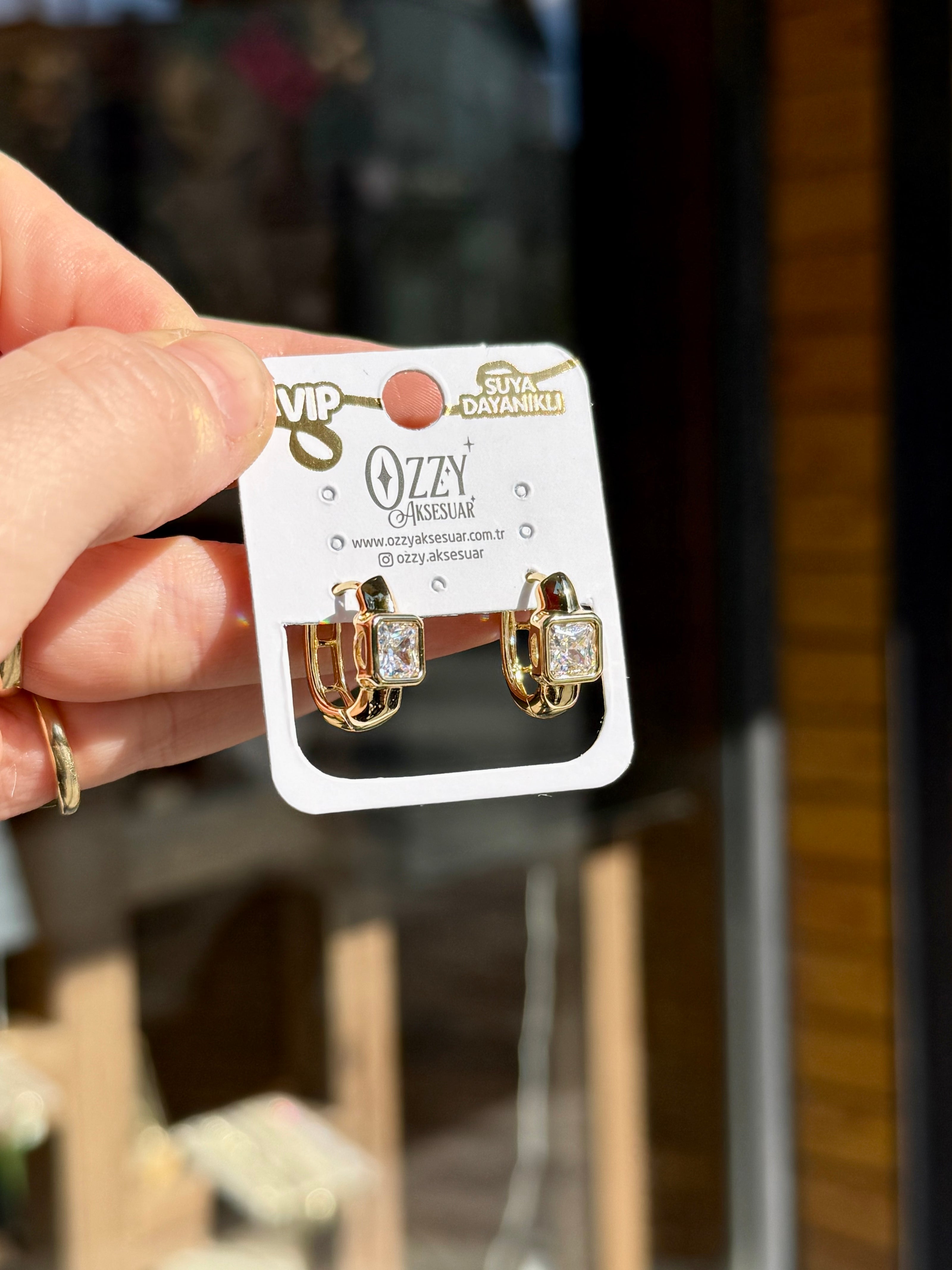 VIP Elmas Kesim Kare Taşlı Oval Halka Küpe