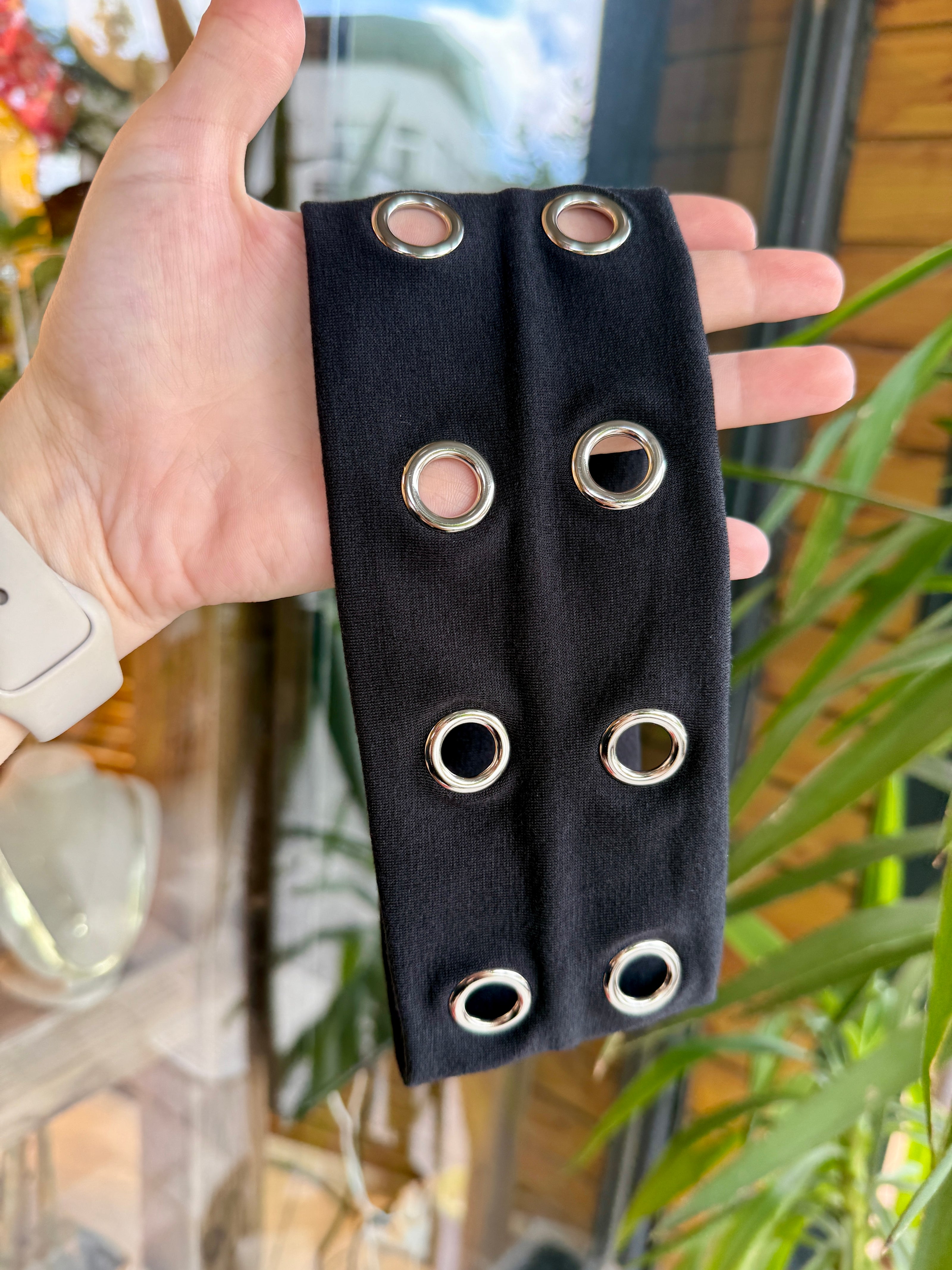 Delik Zımbalı Trend Saç Bandı Toka