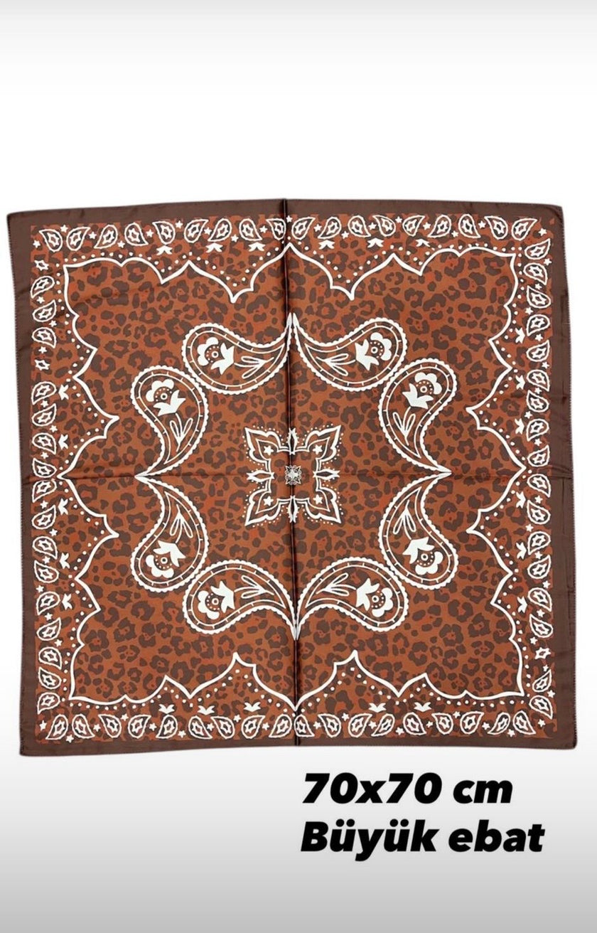 Büyük Boy Kare Fular Toka Şal Desenli Leopar 70 x 70 cm