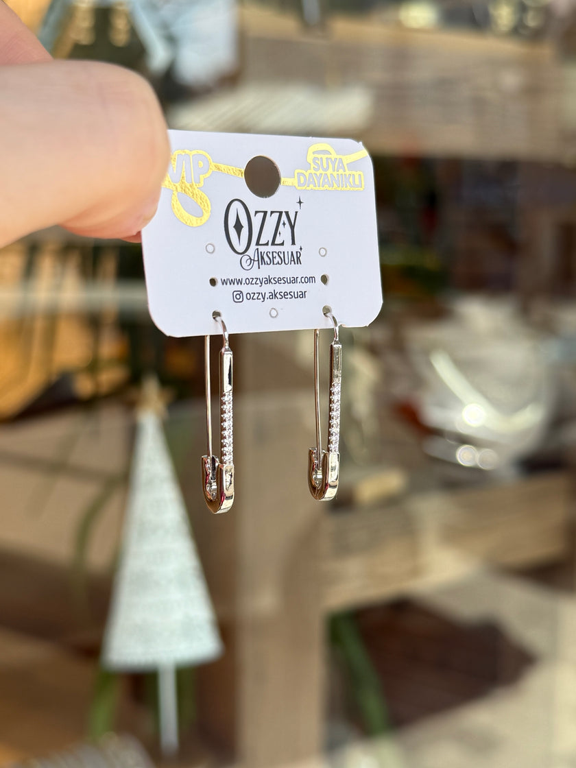 VIP Önü Gömme Taşlı Çengelli İğne Küpe Gümüş Renk