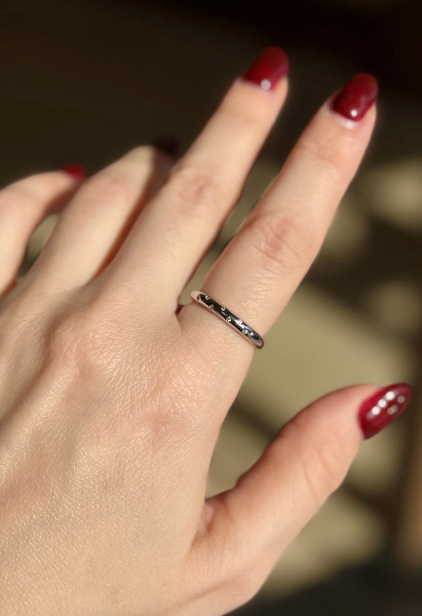 Gömme Taş İşlemeli Ayarlanabilir İnce Yüzük Gümüş Renk