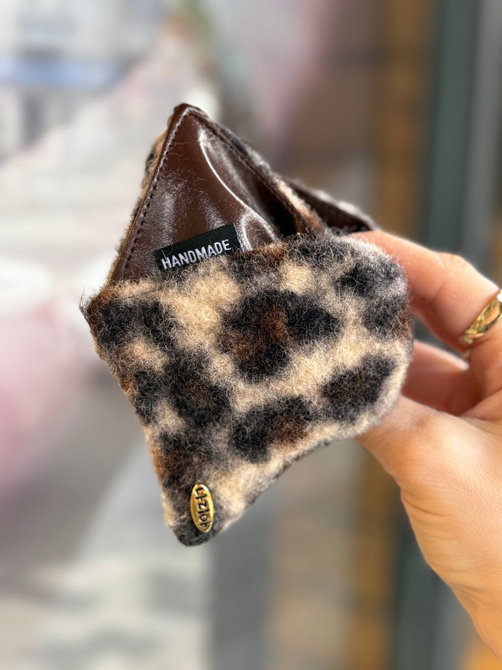 Yarısı Suni Deri Yumuşak Keçeli Leopar Üçgen Mandal Toka Kahverengi