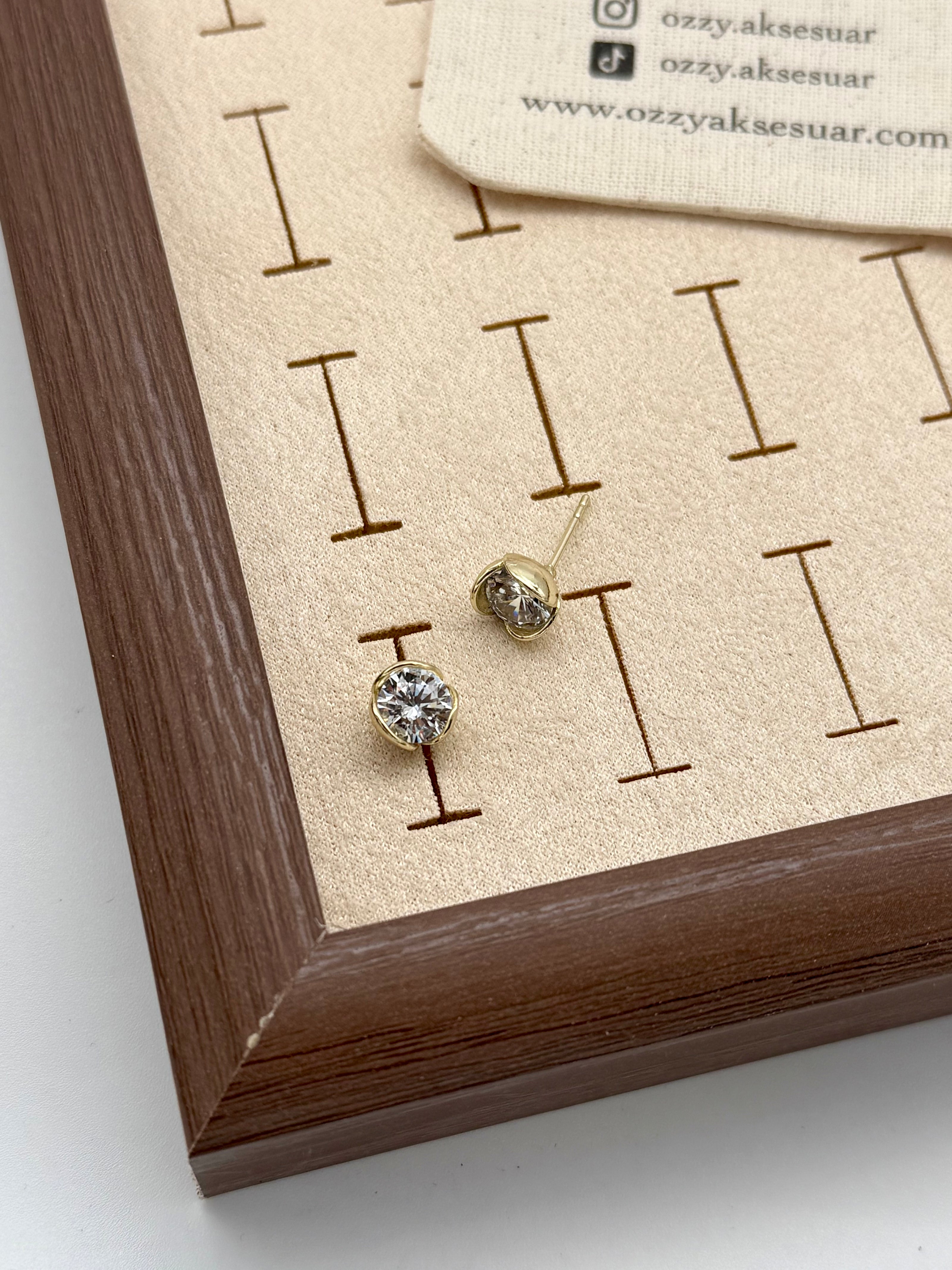 VIP Kristal Zirkon Taşlı Çiçek Küpe