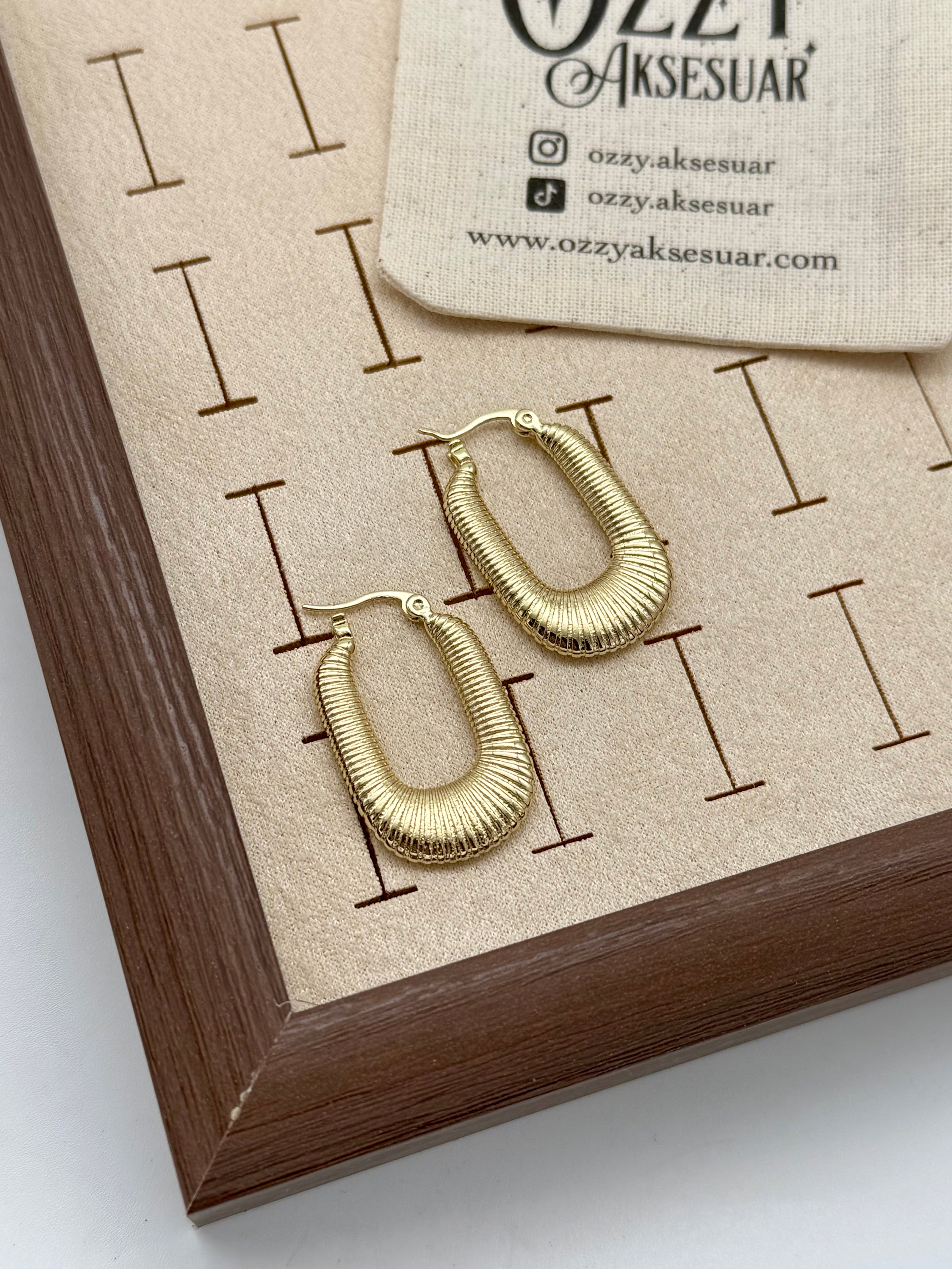 Tırtıklı Model Yassı Oval Halka Küpe