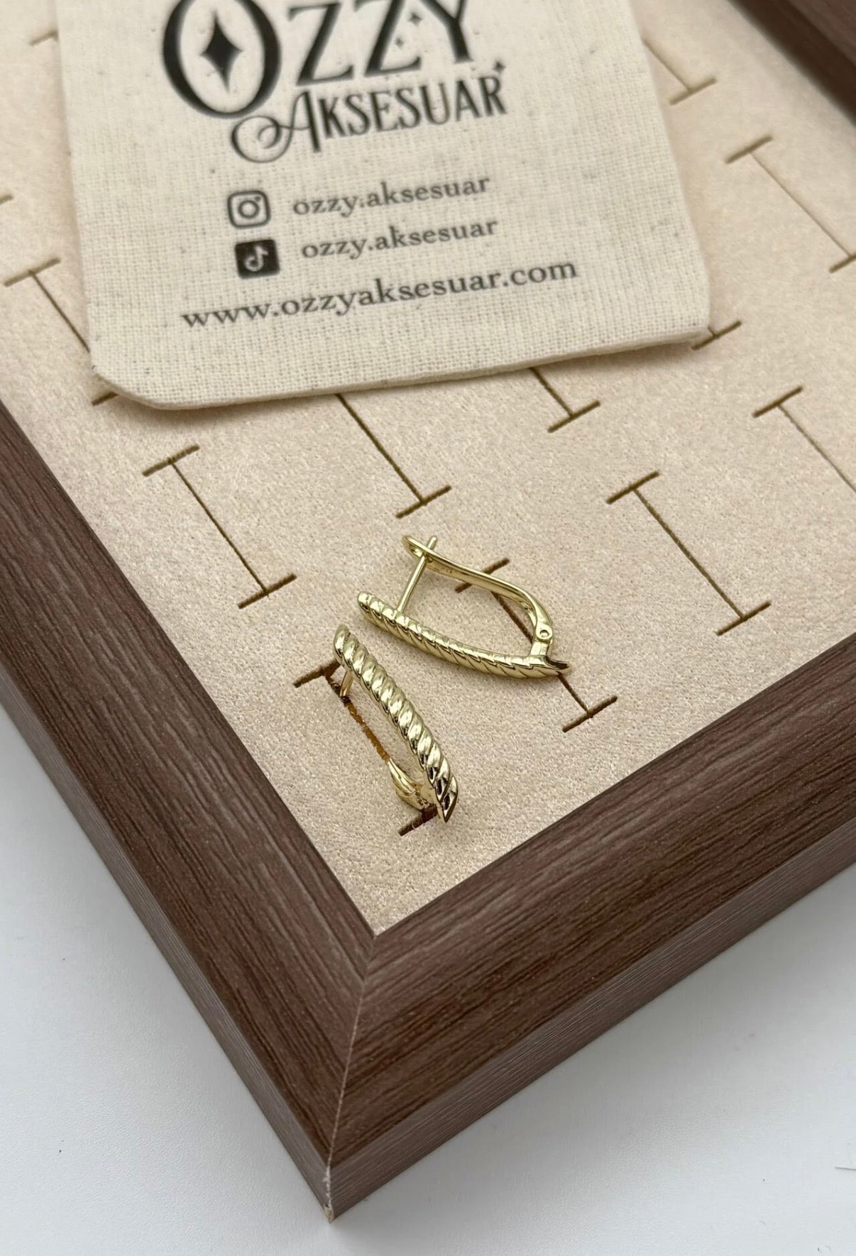 VIP Önü Burgulu Uzun Halka Küpe 14K