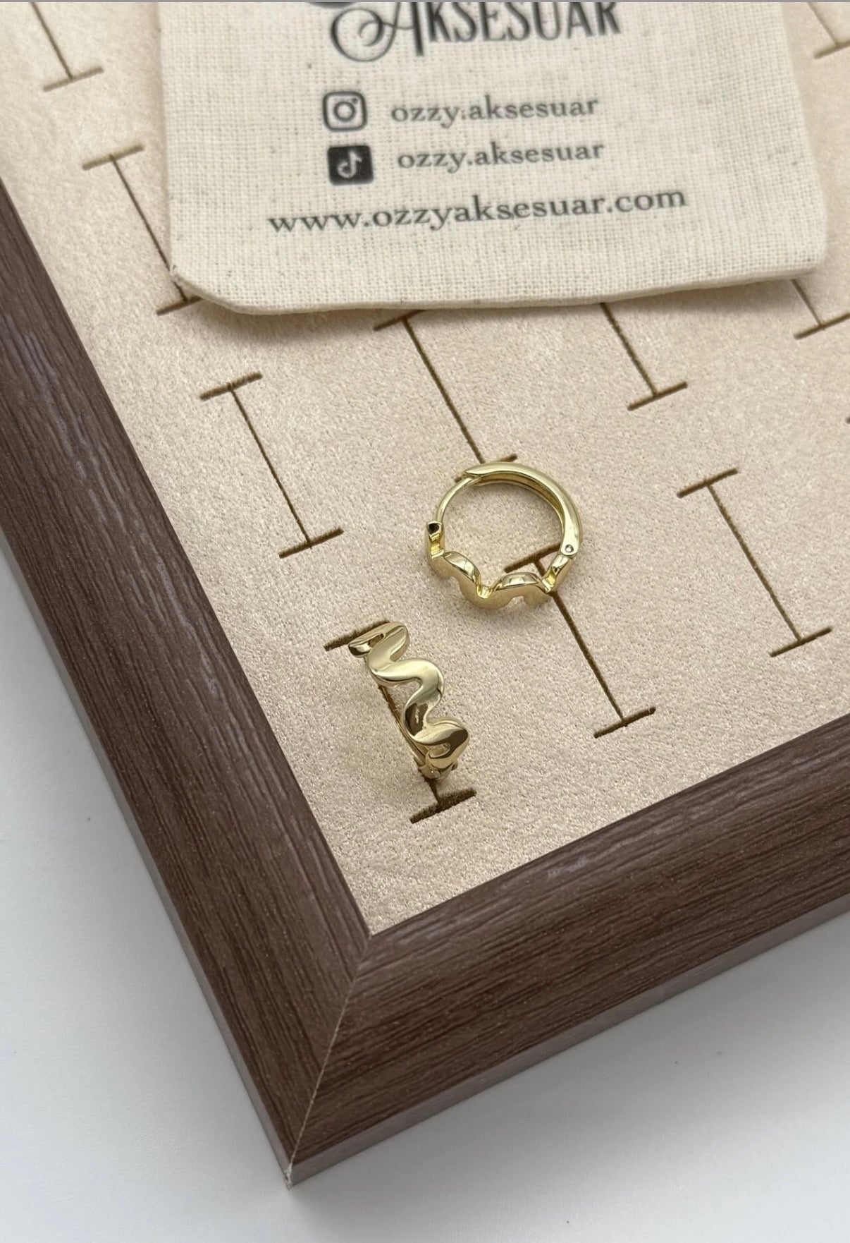 VIP Önü Dalgalı Model Halka Küpe 14K