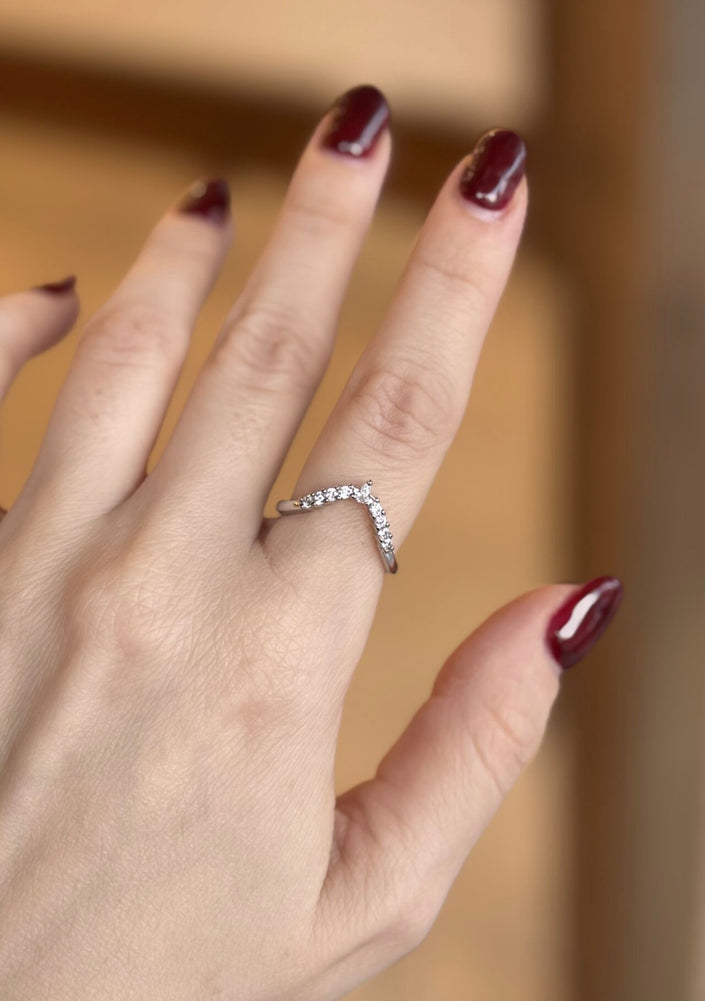 Sıra Taşlı Prenses Model Ayarlanabilir Yüzük Gümüş Renk