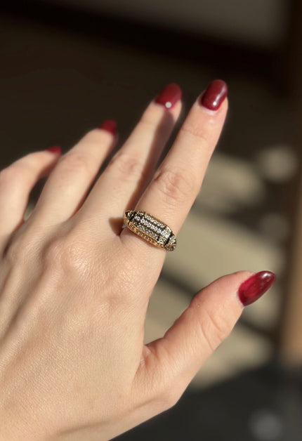 Kenarları Siyak Mine Şeritli Gömme Taş Ayarlanabilir Yüzük