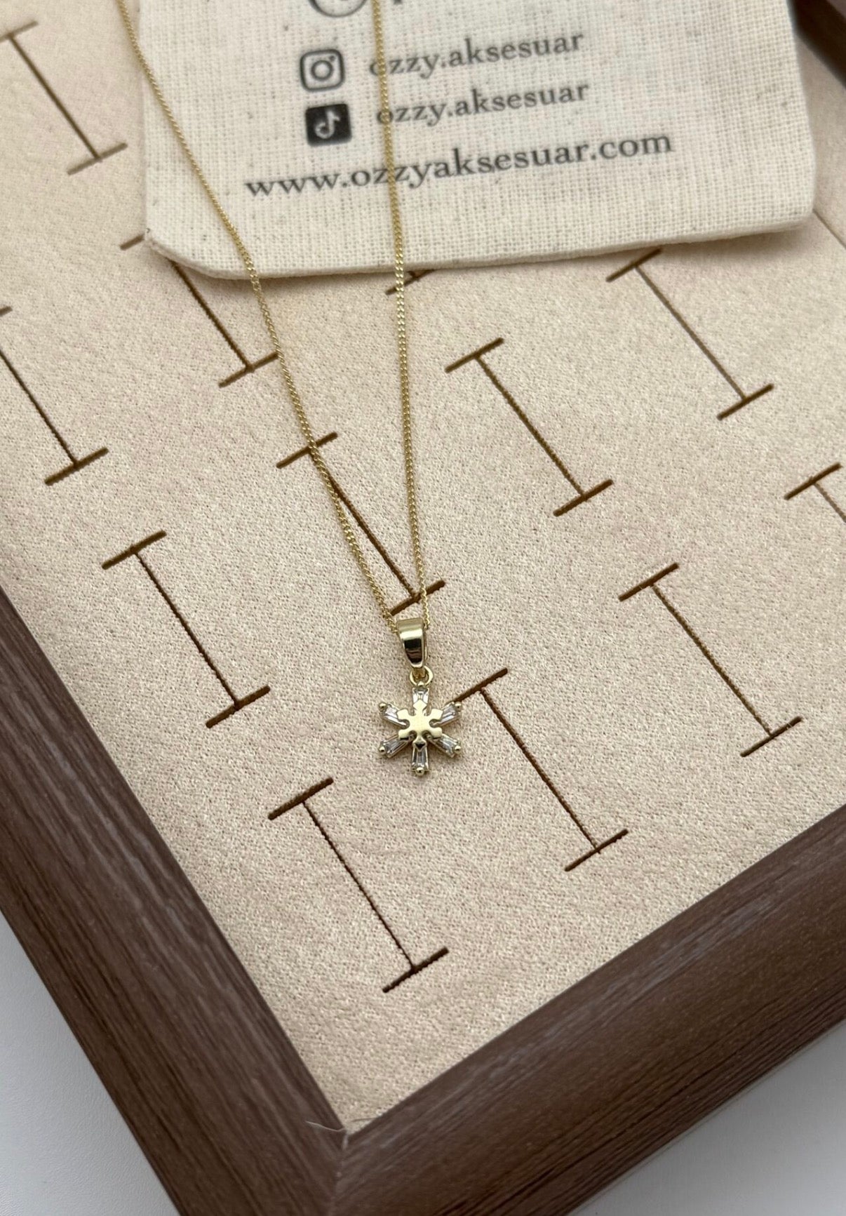 VIP Kristal Taşlı Kar Tanesi Kolye 45 cm 14K