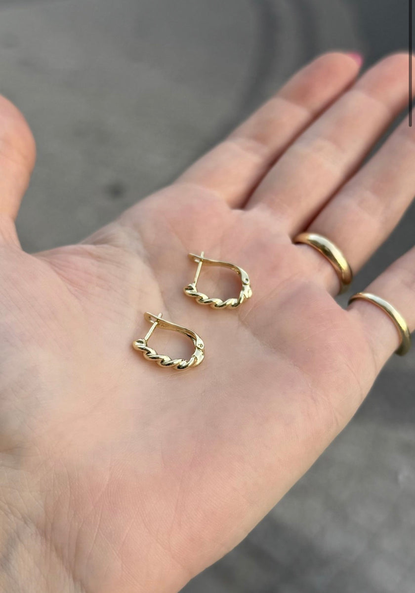 VIP Önü Kıvrımlı Oval Halka Küpe 14K