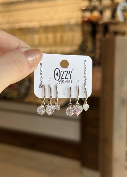 Kalp Charmlı 3'lü Görünüm Küpe Gümüş Renk