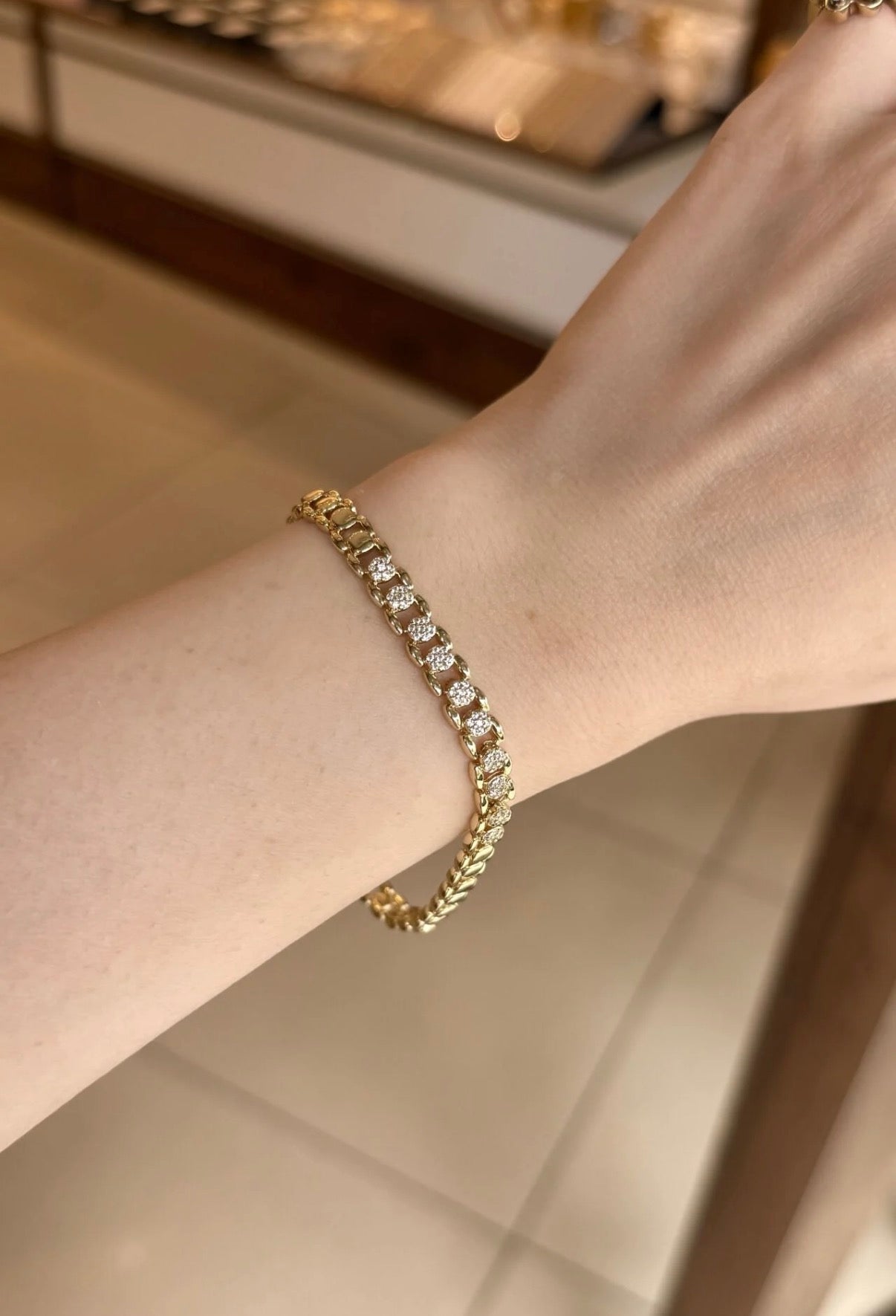 VIP Sıra Gömme Taşlı Çiçek Model Bileklik 17 + 3 cm 14K