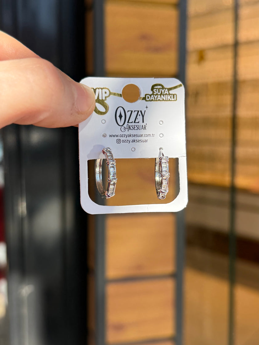 VIP Çapraz Kemerli Sıra Taş Halka Küpe Gümüş Renk