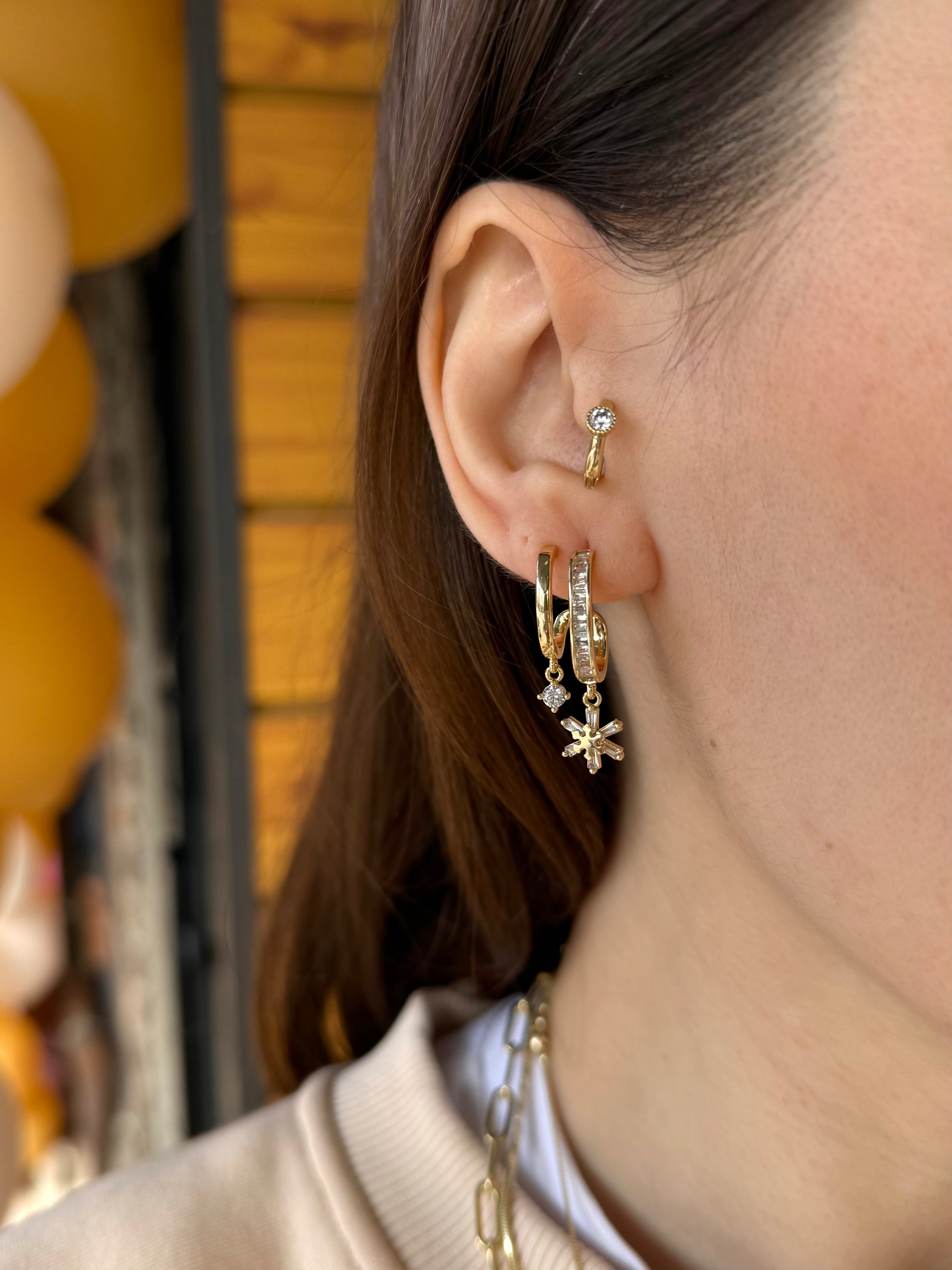 VIP Sıra Taş Detay Sallantılı Kar Tanesi Küpe