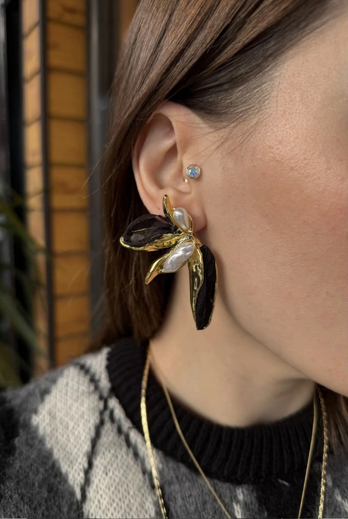 İnci Detay Tüllü Çiçek Küpe Siyah