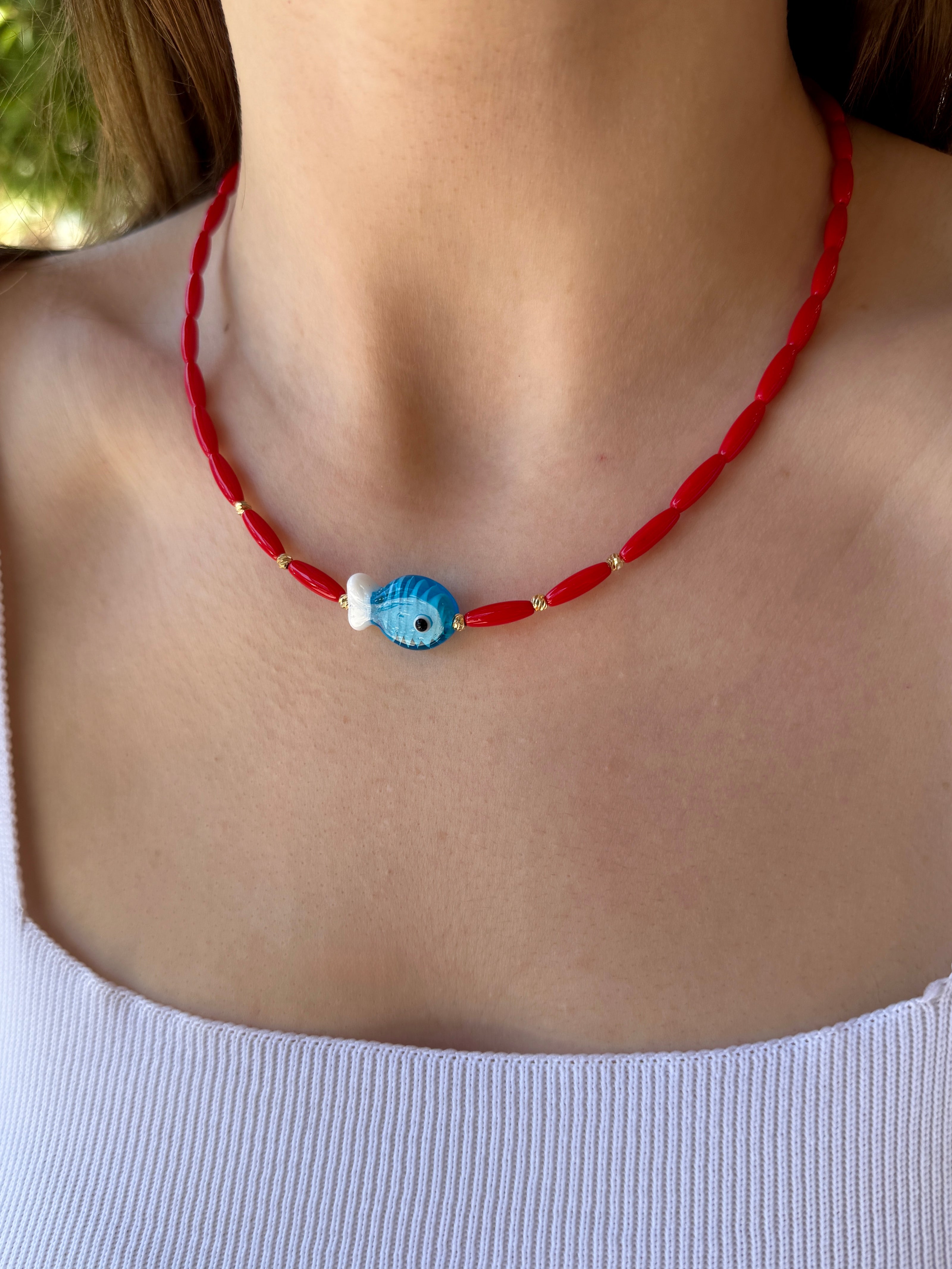 Cam Balık Detaylı Arpa Boncuk Kolye Kırmızı