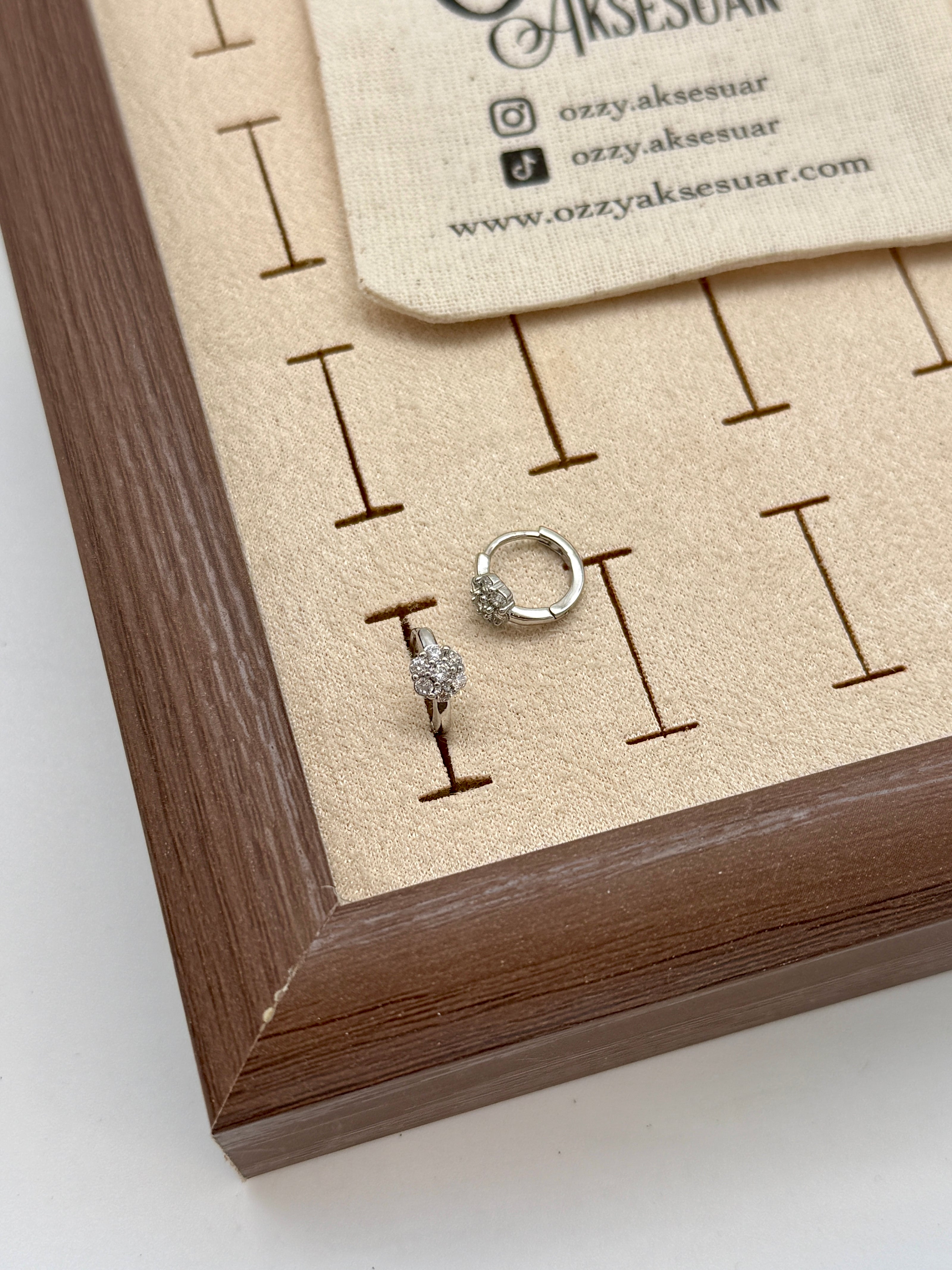 Gömme Taşlı Coronet Küçük Halka Küpe Gümüş Renk