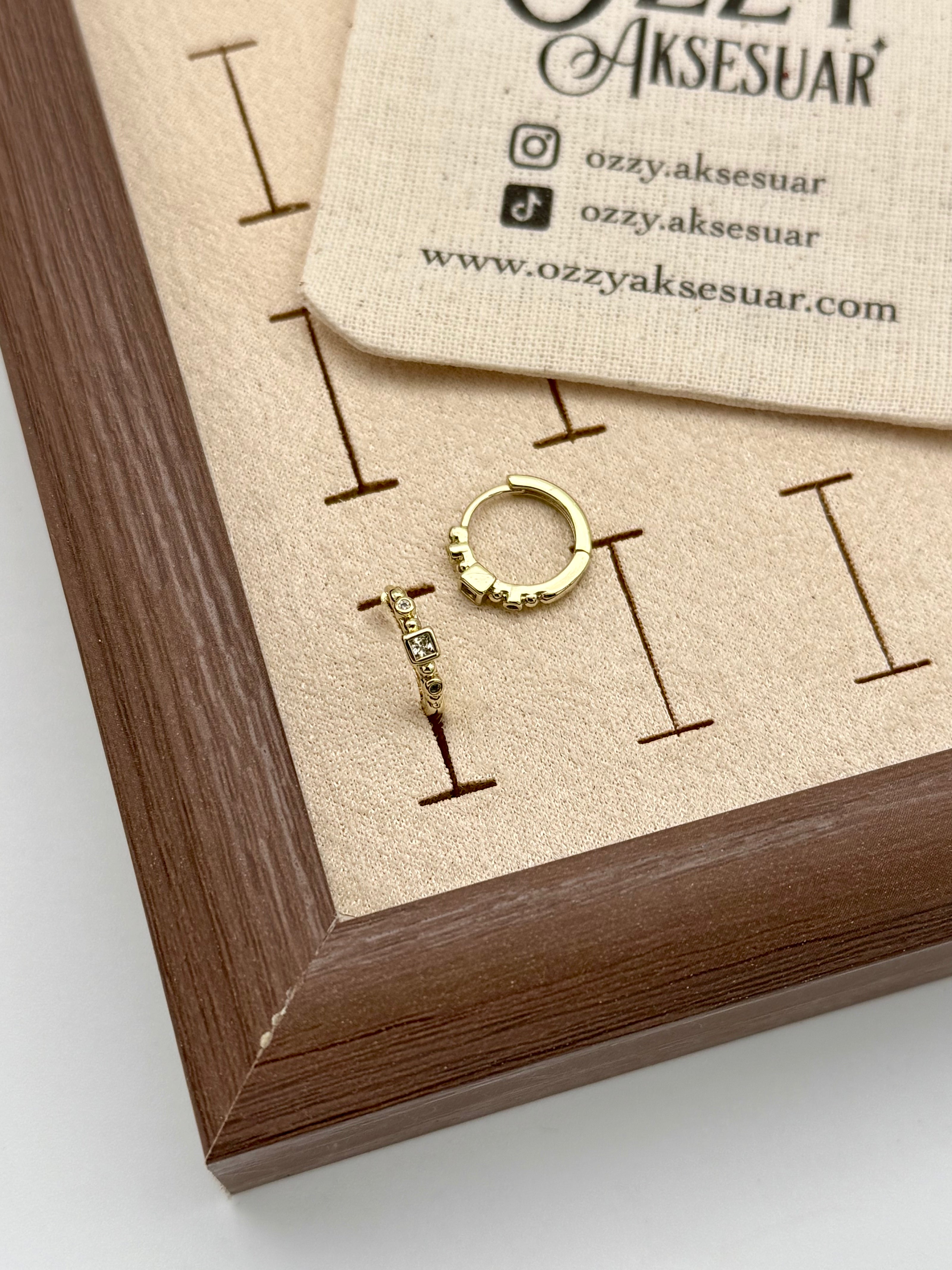 VIP Kare ve Yuvarlak Taş Detaylı Halka Küpe