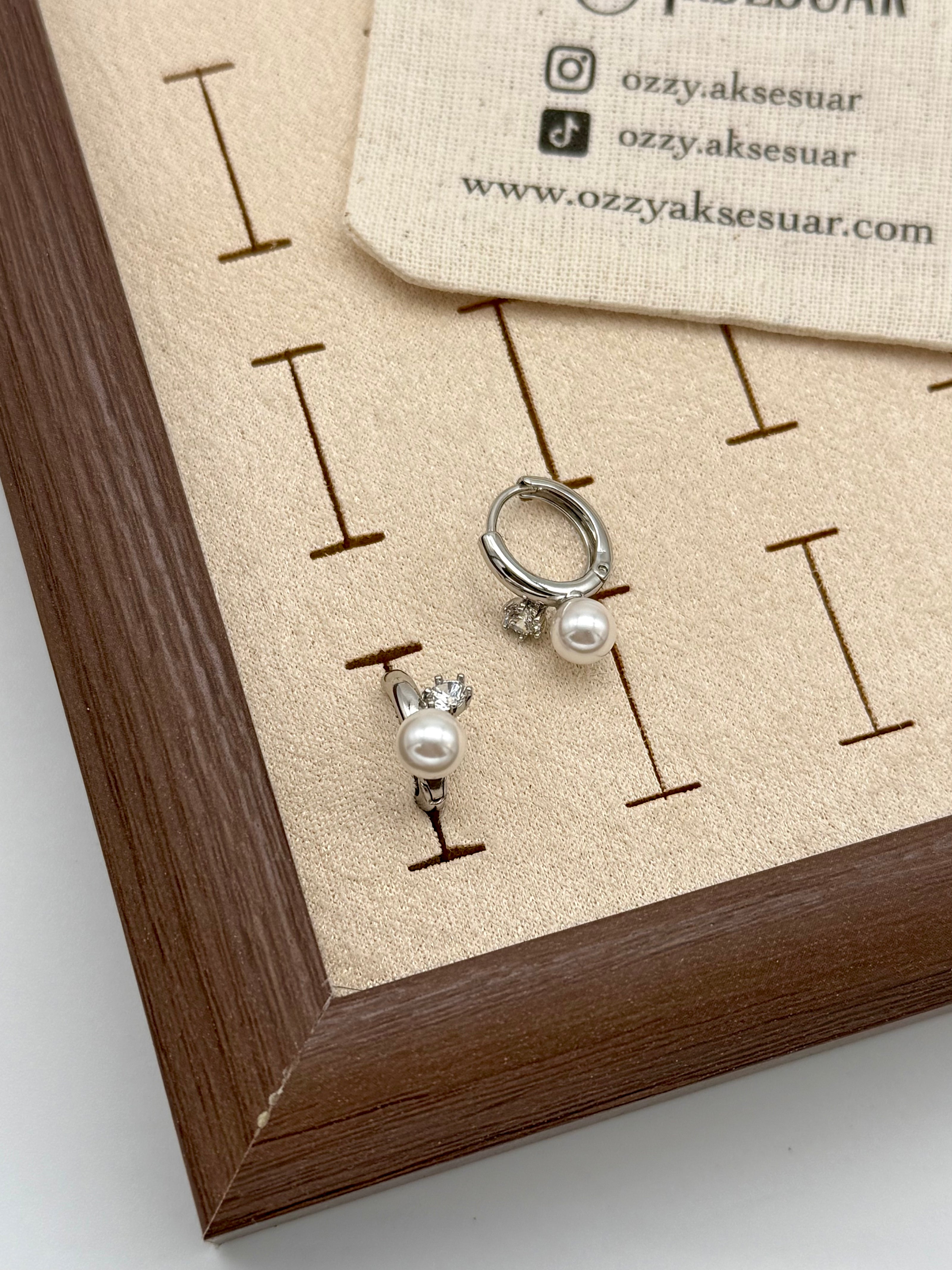 VIP İnci ve Tek Taş Detaylı Halka Küpe Gümüş Renk