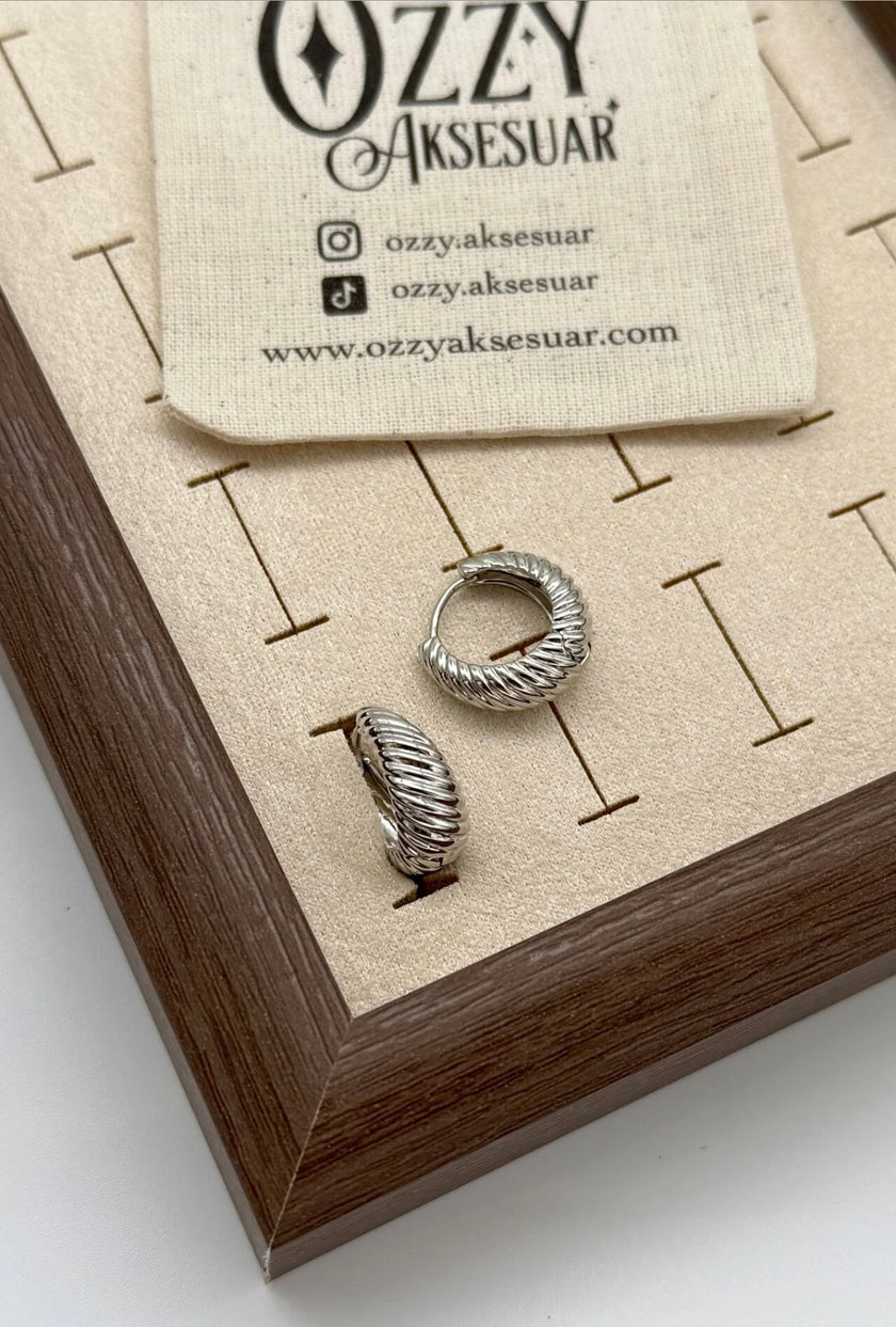 VIP Sarmal Detay Bombeli Halka Küpe Gümüş Renk