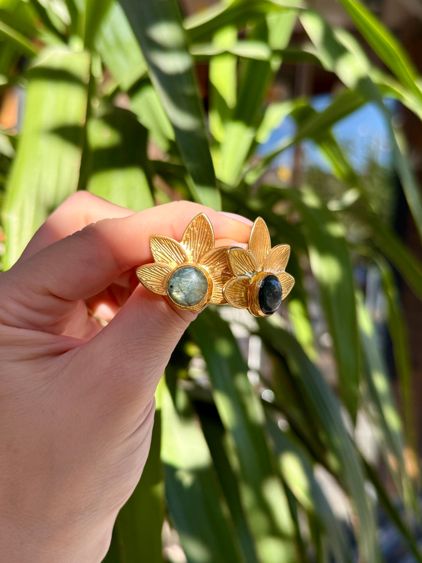 El Yapımı Altın Kaplama Doğal Taşlı Lotus Küpe